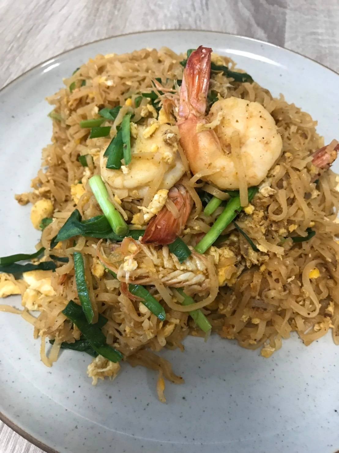 กุ้งลุยหมี่ตะคุ( Stir fried rice noodle with shrimp)