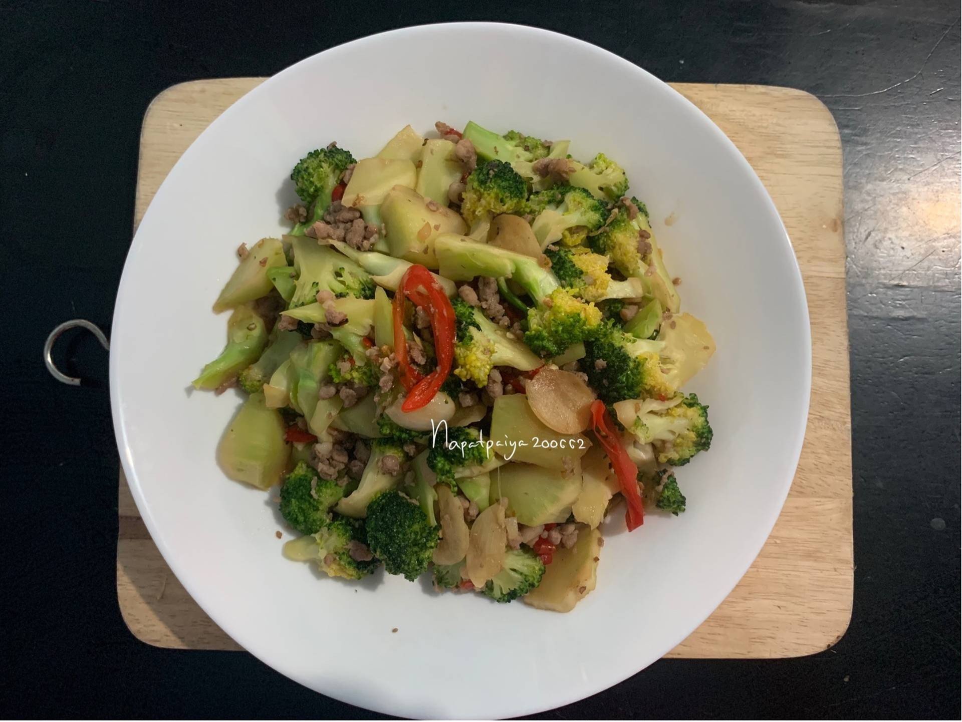 ผัดบล็อกโคลี่หมูสับ
