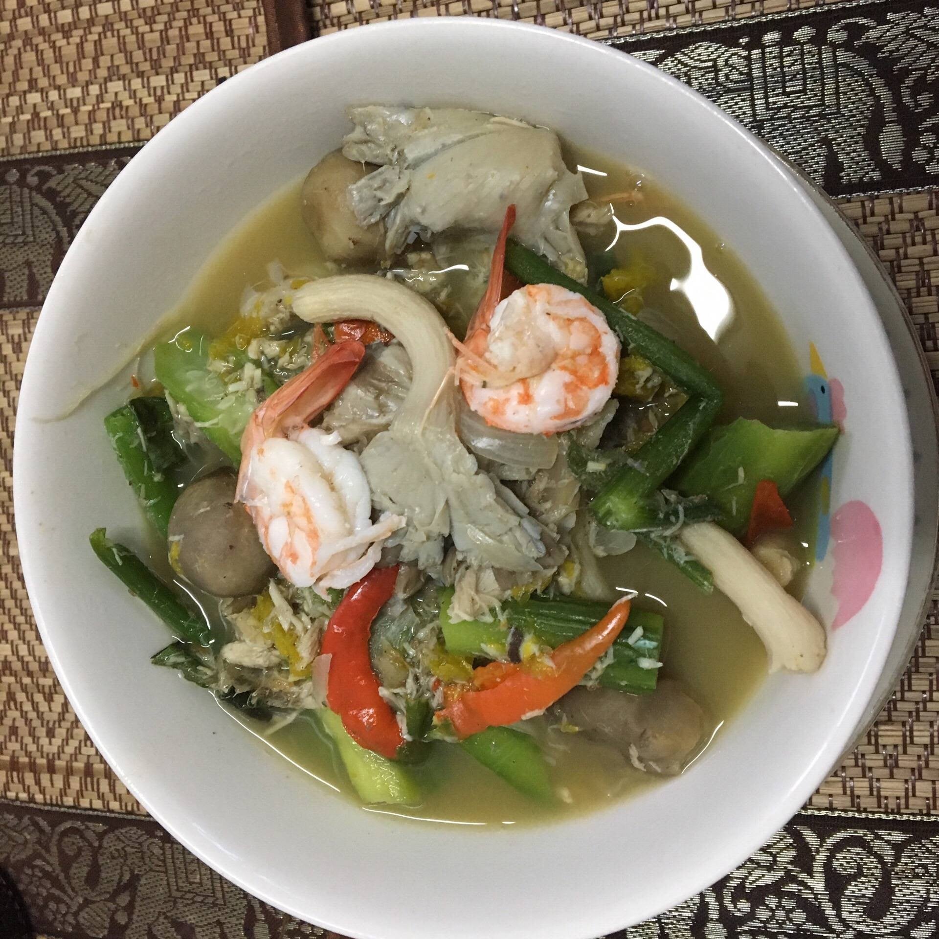 แกงเลียงผักรวมใส่เนื้อปลาช่อนย่าง