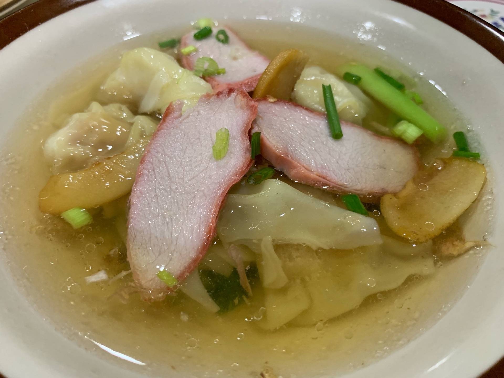 เกี๊ยวน้ำหมูแดง 