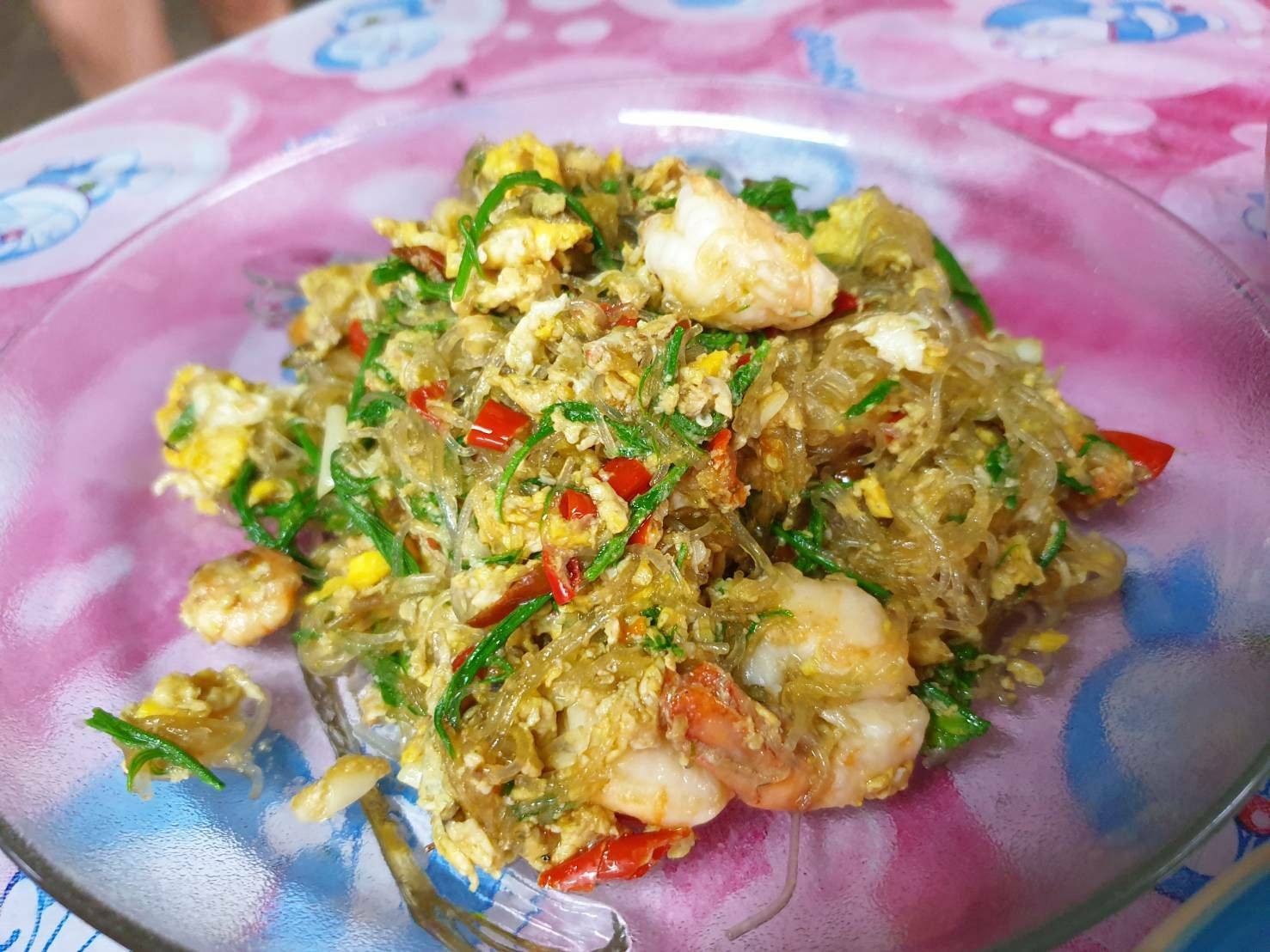 ผัดวุ้นเส้นชะอมกุ้ง