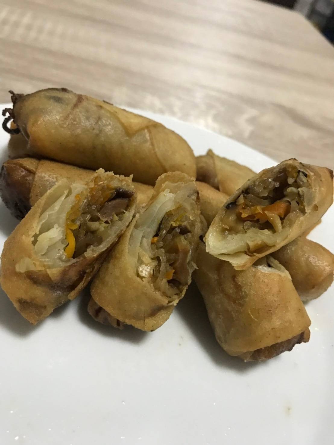 ปอเปี๊ยะทอดไส้ผัก (Deep fried vegetable spring roll)