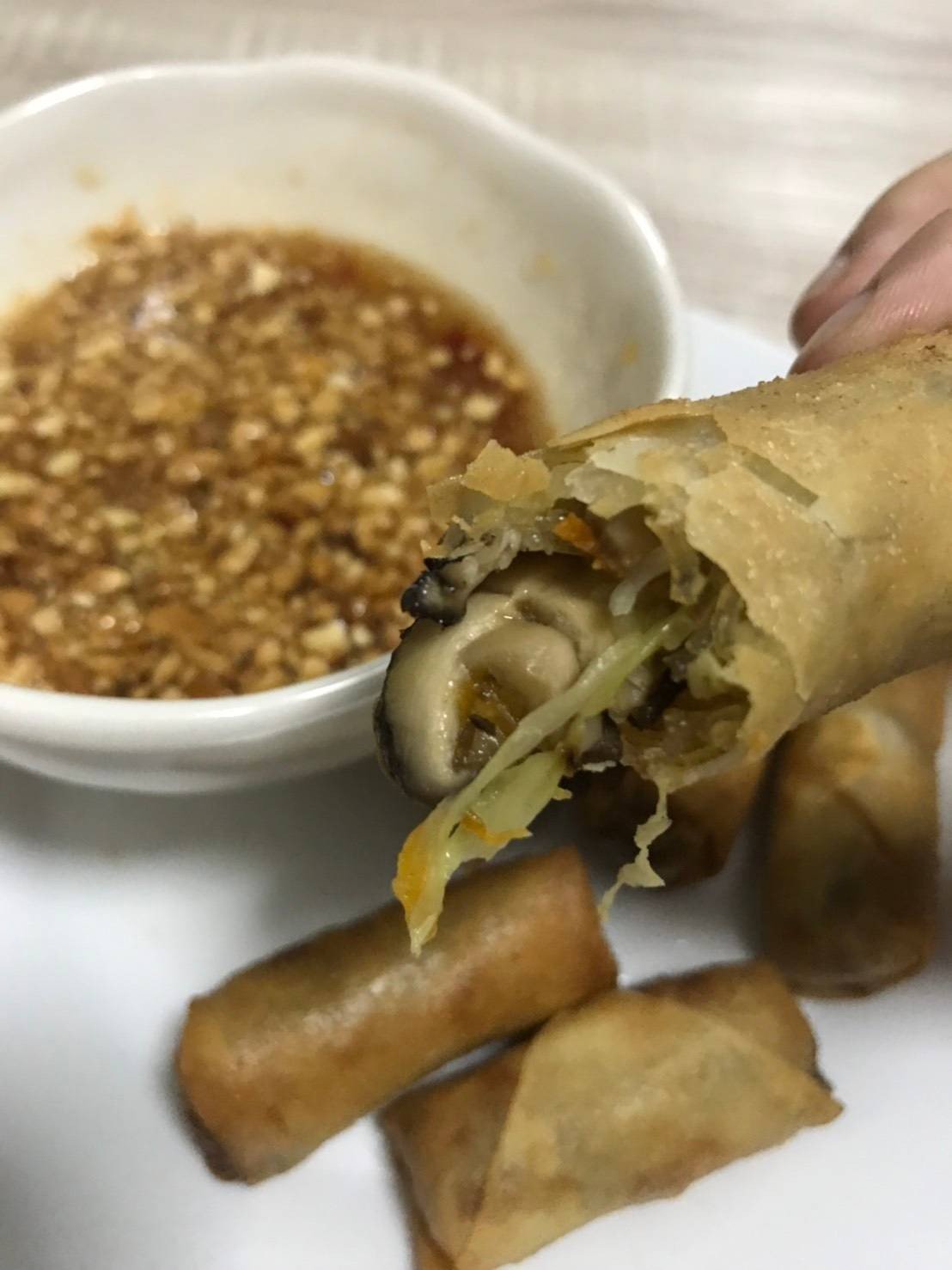 ปอเปี๊ยะทอดไส้ผัก (Deep fried vegetable spring roll)