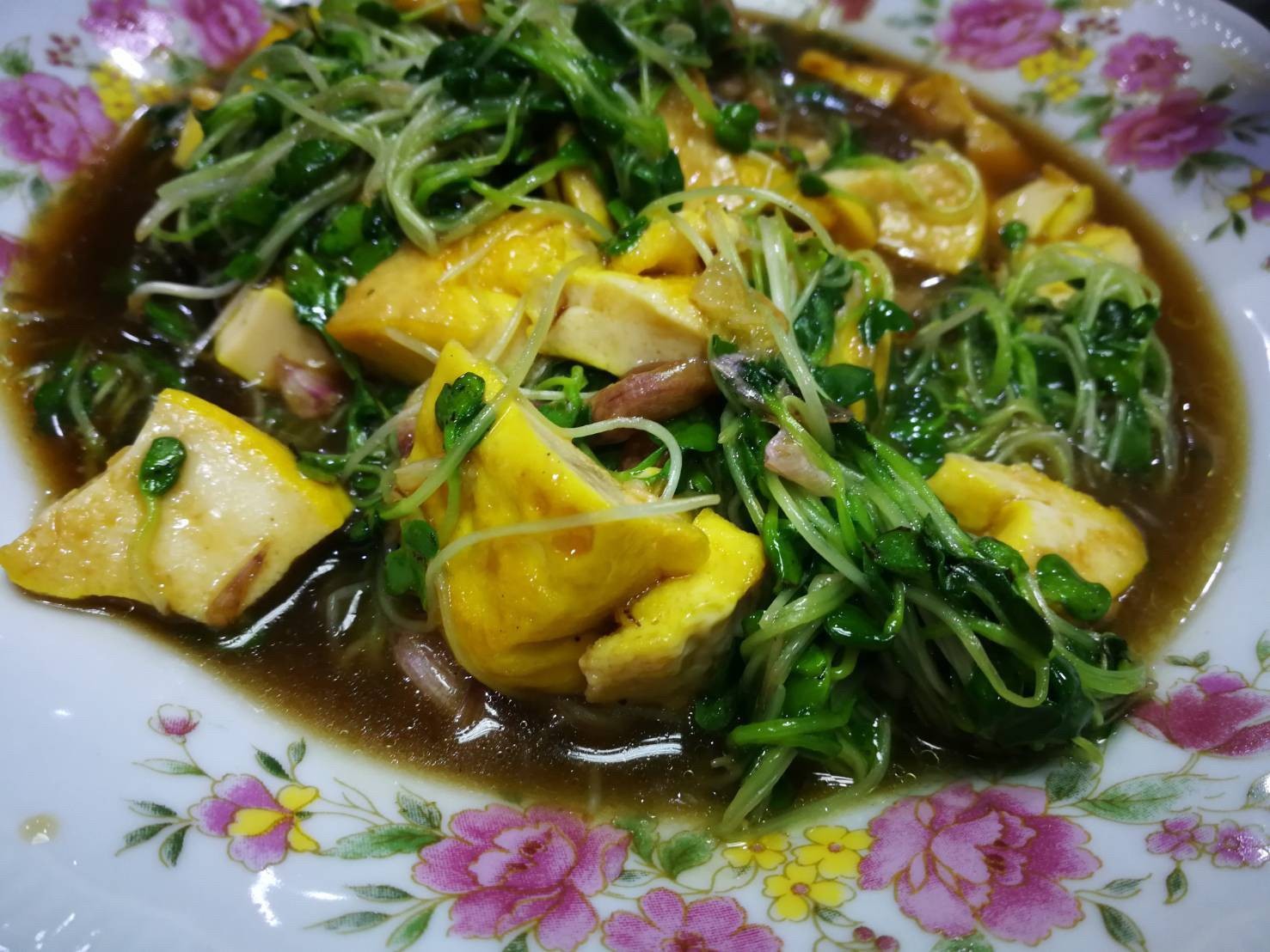 ผัดโต้วเหมี่ยวเต้าหู้