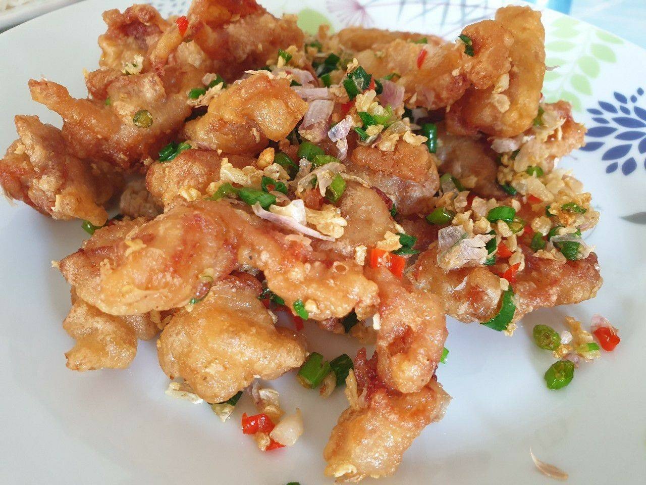 สามชั้นกรอบพริกเกลือ