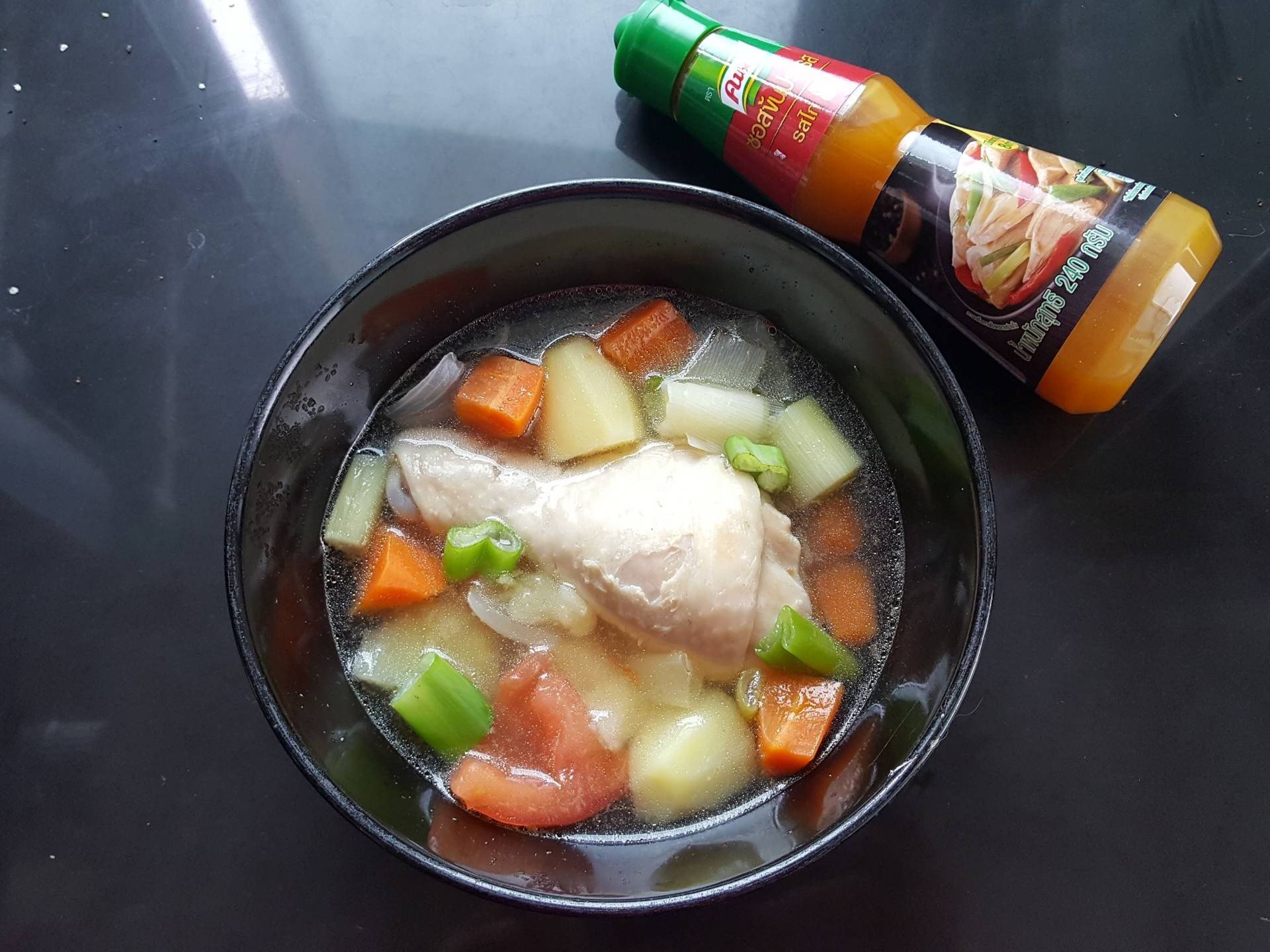 ซุปไก่มันฝรั่ง ใส่ต้นหอมญี่ปุ่น