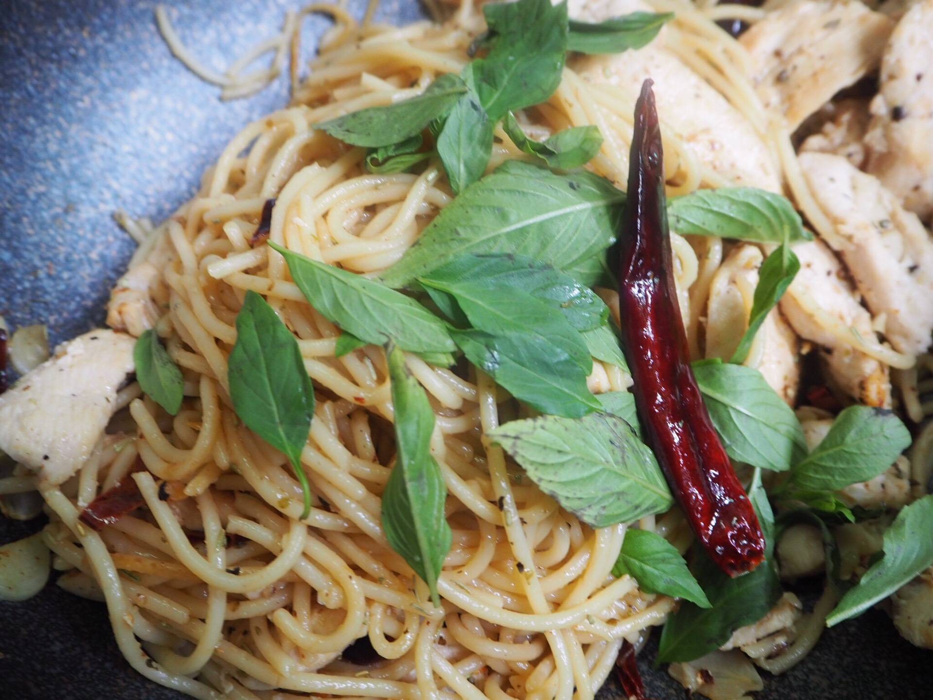 สปาเก็ตตี้ผัดพริกแห้ง