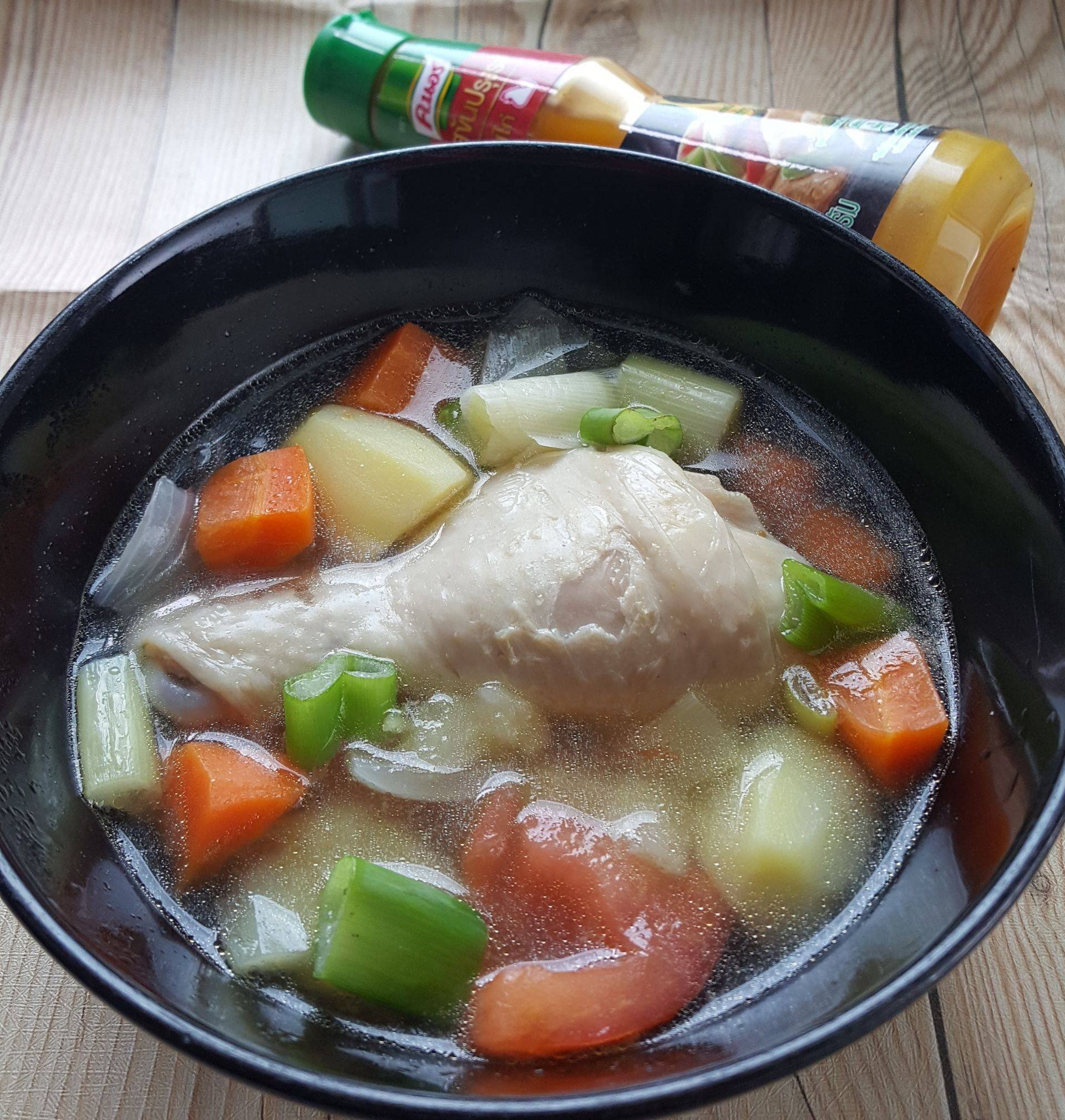 ซุปไก่มันฝรั่ง ใส่ต้นหอมญี่ปุ่น