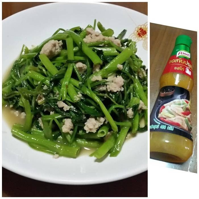 ผัดผักบุ้งใส่หมูสับ