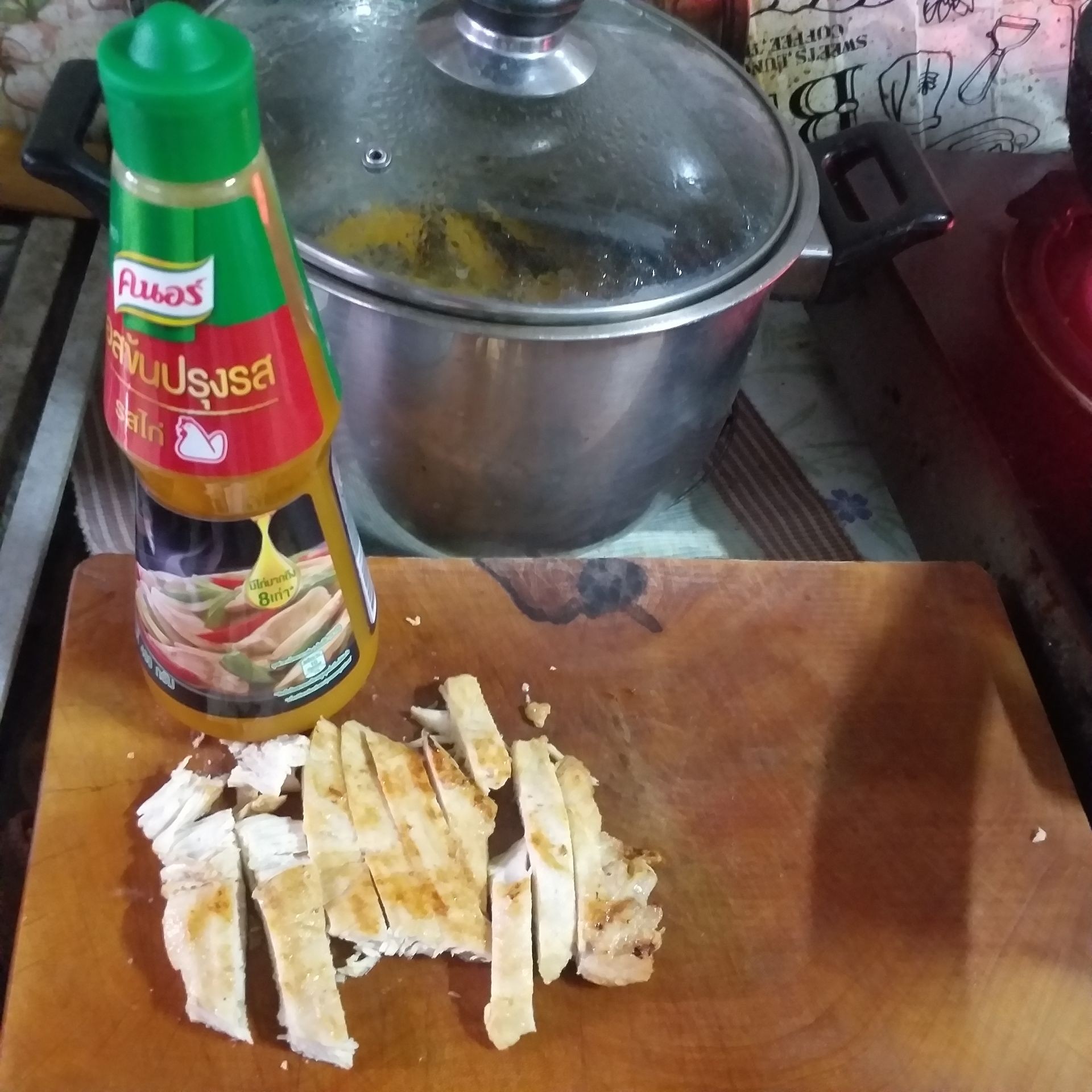 ไก่ย่างหมักซอสคนอร์ขวดรสไก่