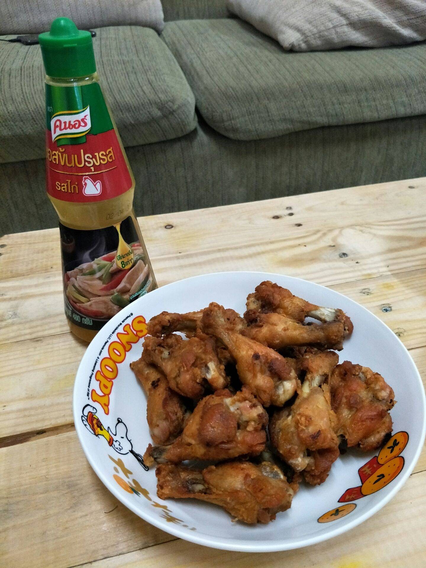 น่องไก่ทอดหมักซอส