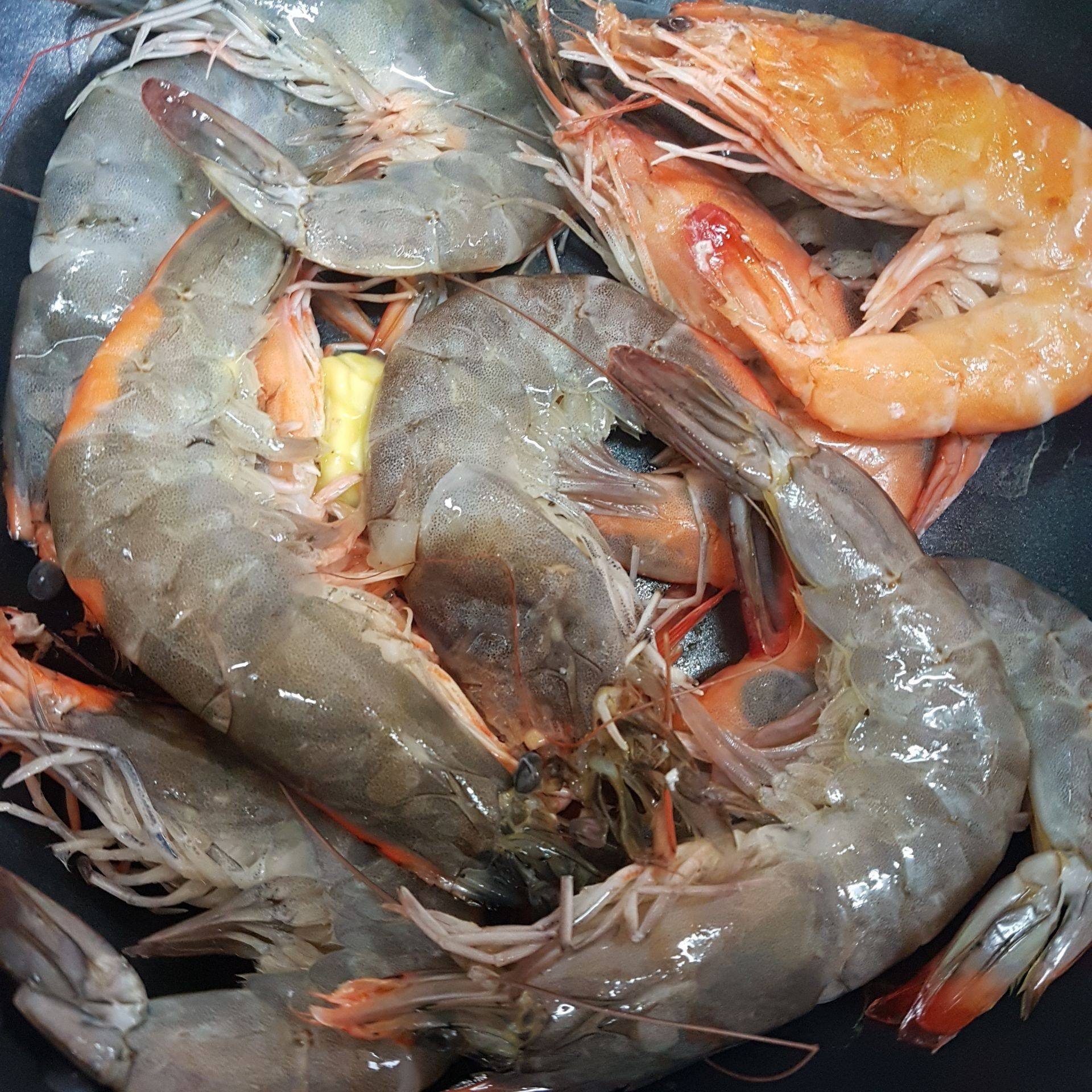 กุ้งนิ่มอบเนย