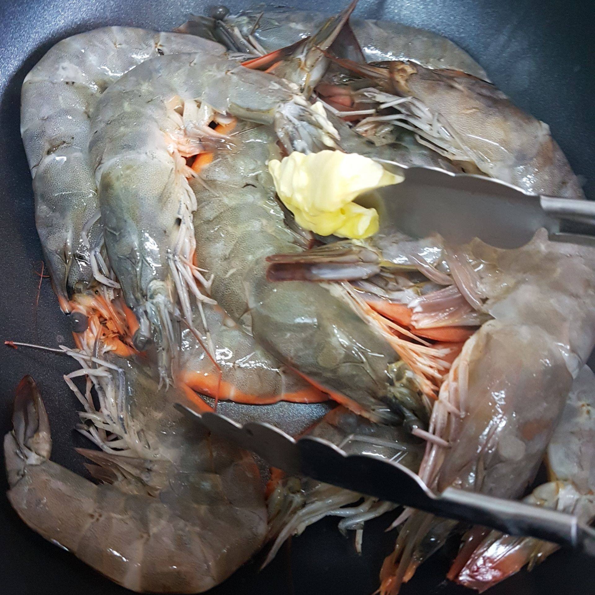 กุ้งนิ่มอบเนย