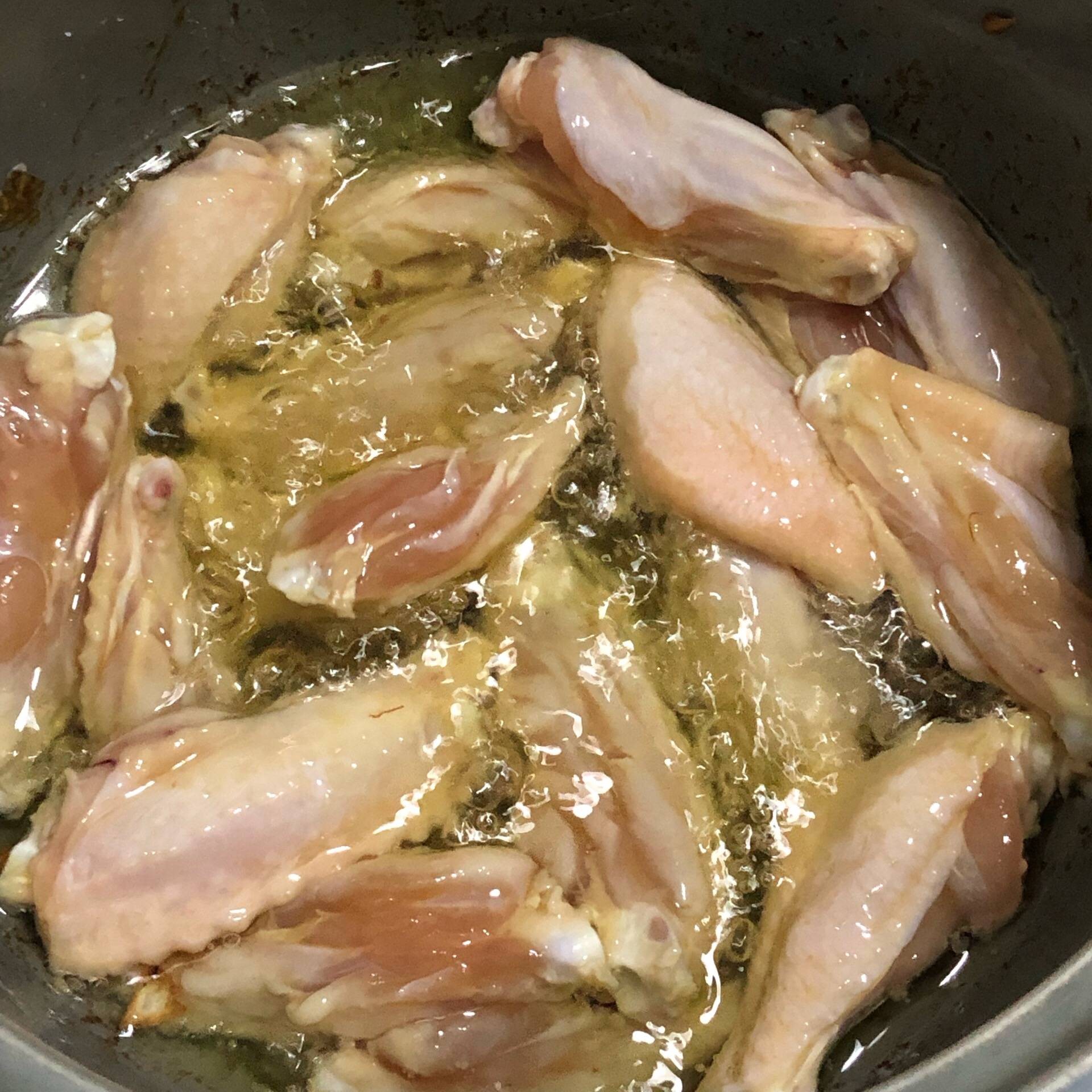 ปีกกลางไก่ทอดกรอบคลุกพริกหม่าล่า