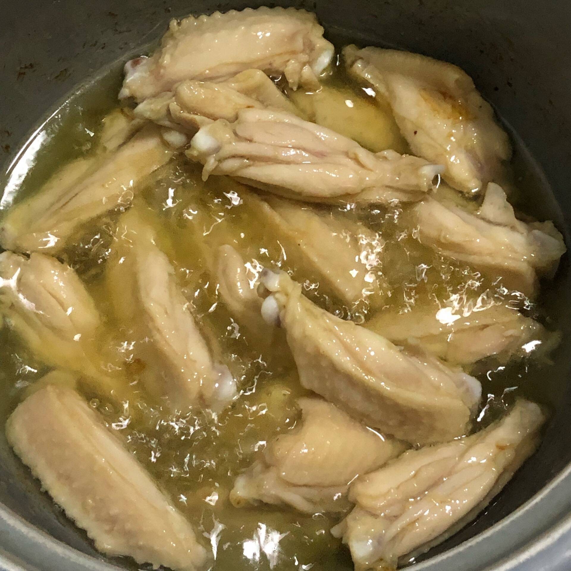 ปีกกลางไก่ทอดกรอบคลุกพริกหม่าล่า