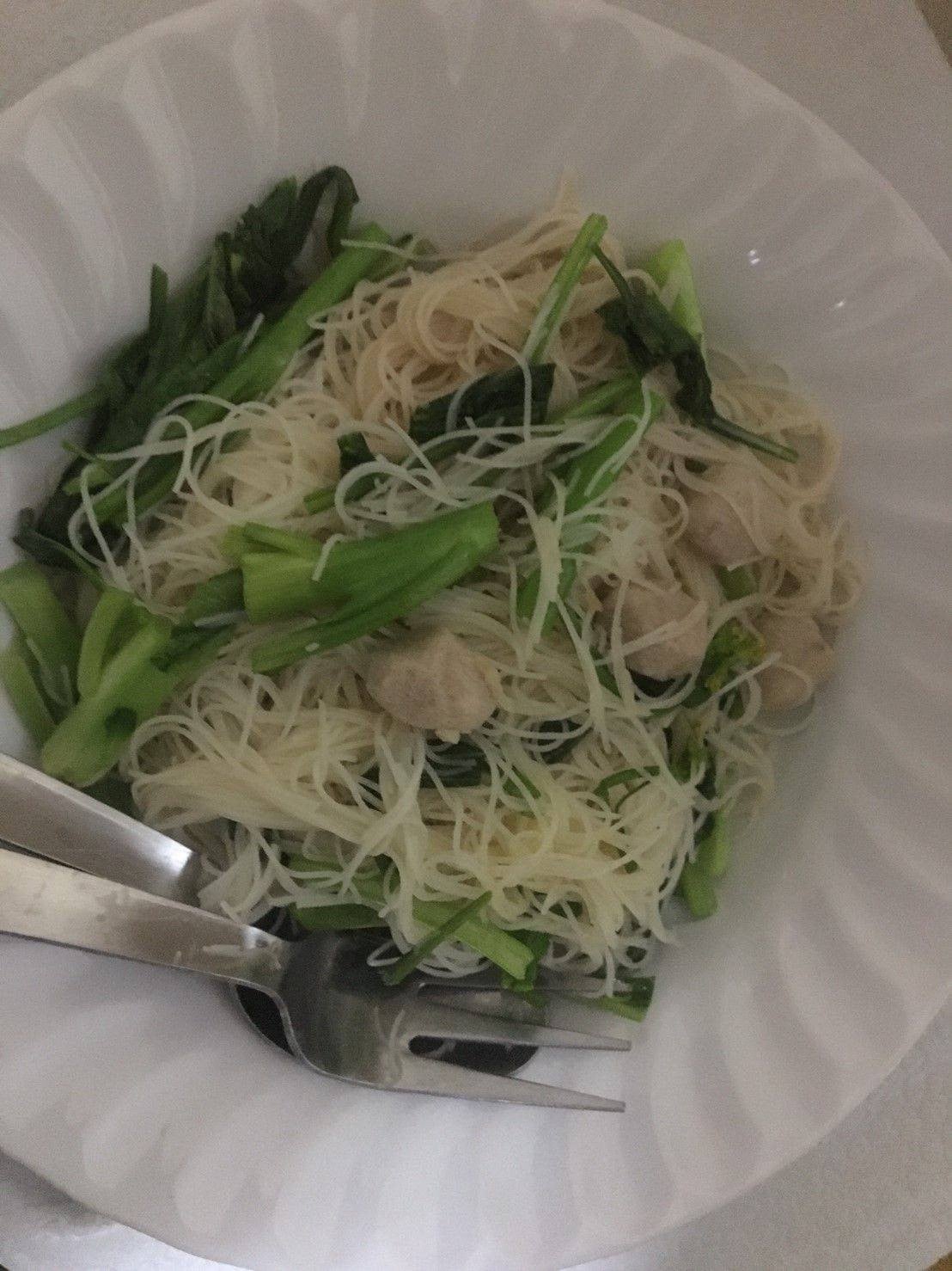 หมี่ขาวผัดลูกชิ้น