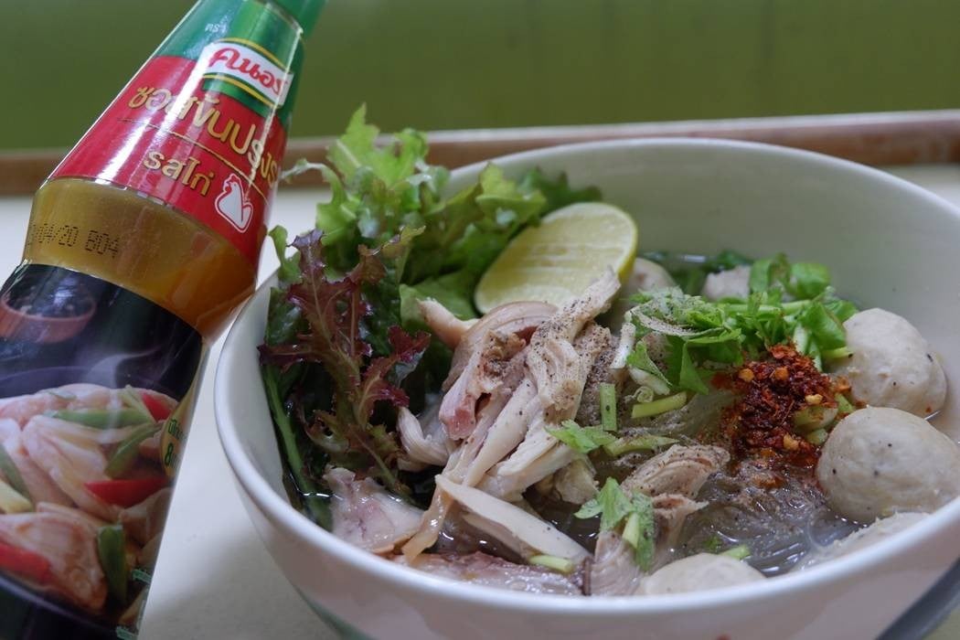 ก๋วยเตี๋ยวไก่ฉีกซุปน้ำใส 