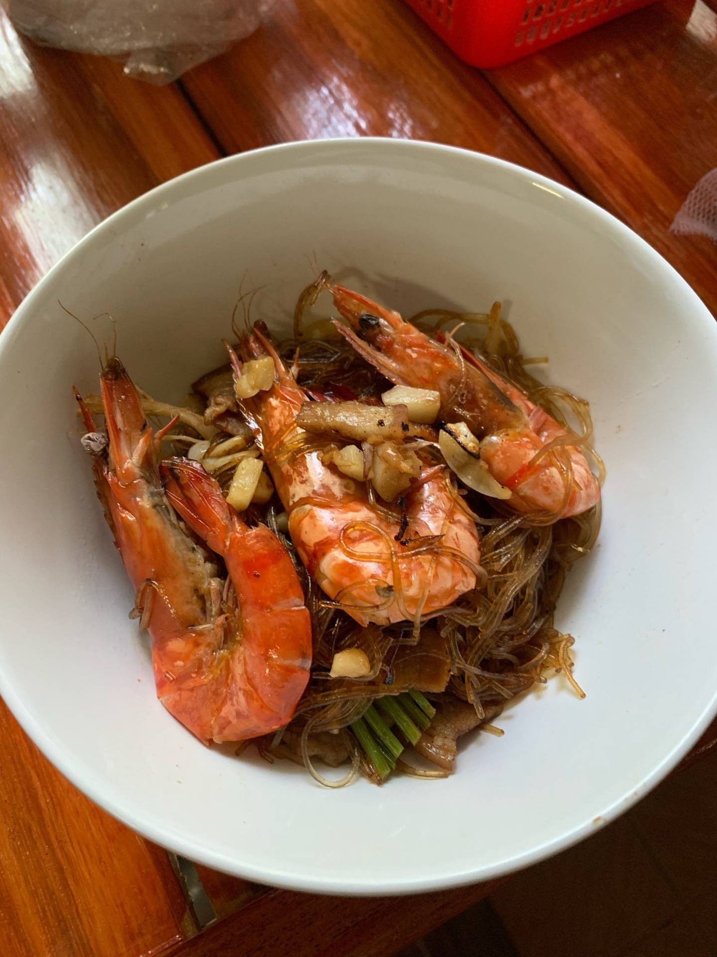 กุ้งอบวุ้นเส้นในกระทะ