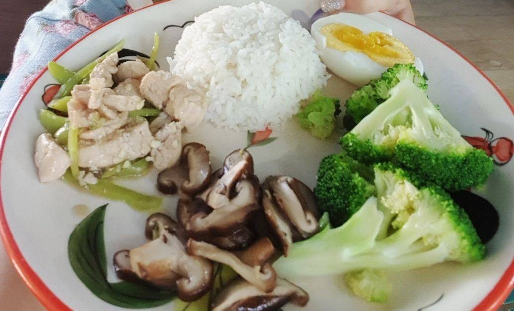 สันในไก่ผัดพริกหยวกเสริฟแบบคลีนๆ