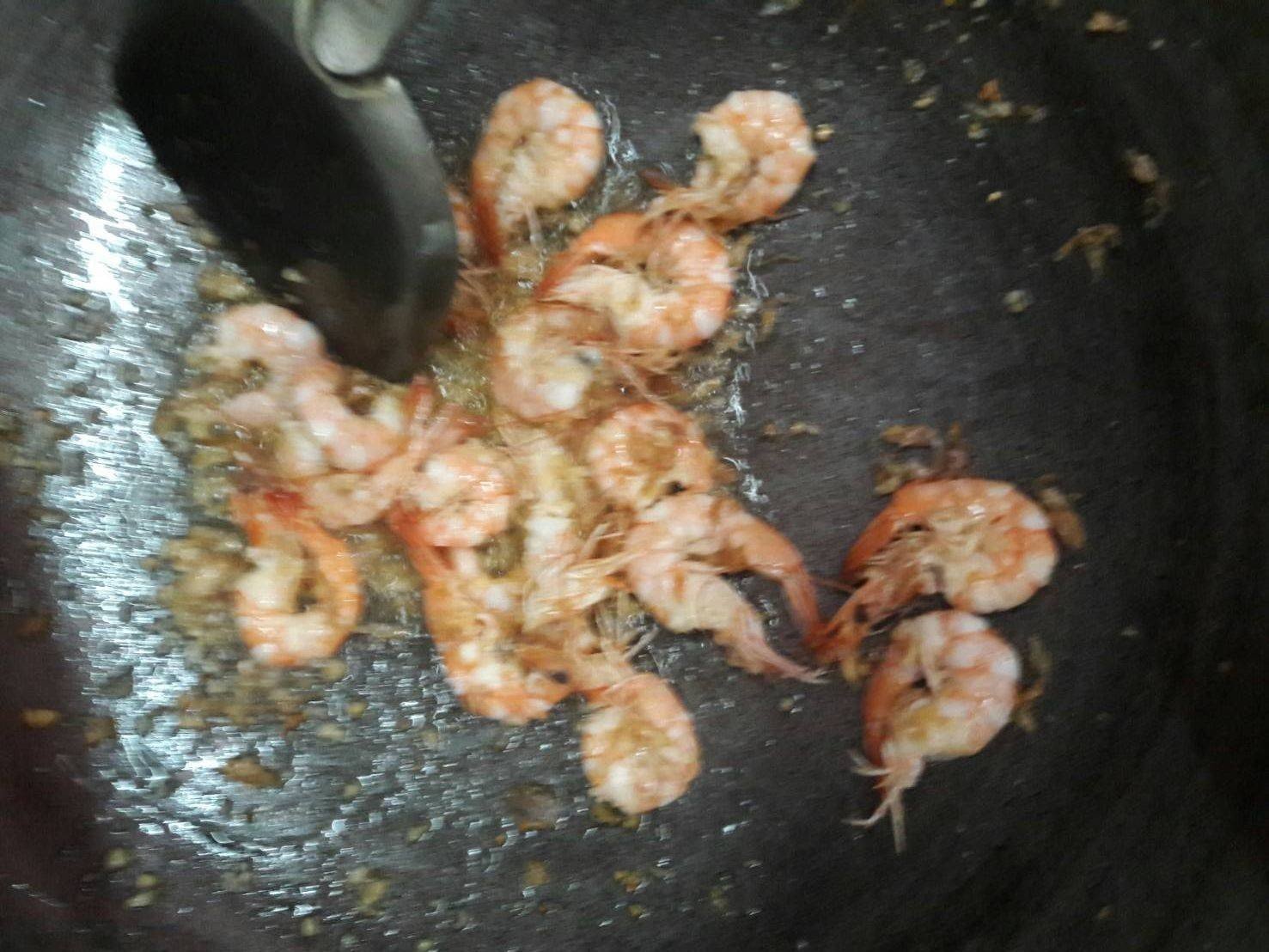 บะหมี่กึ่งสำเร็จรูปผัดจุ้งงง