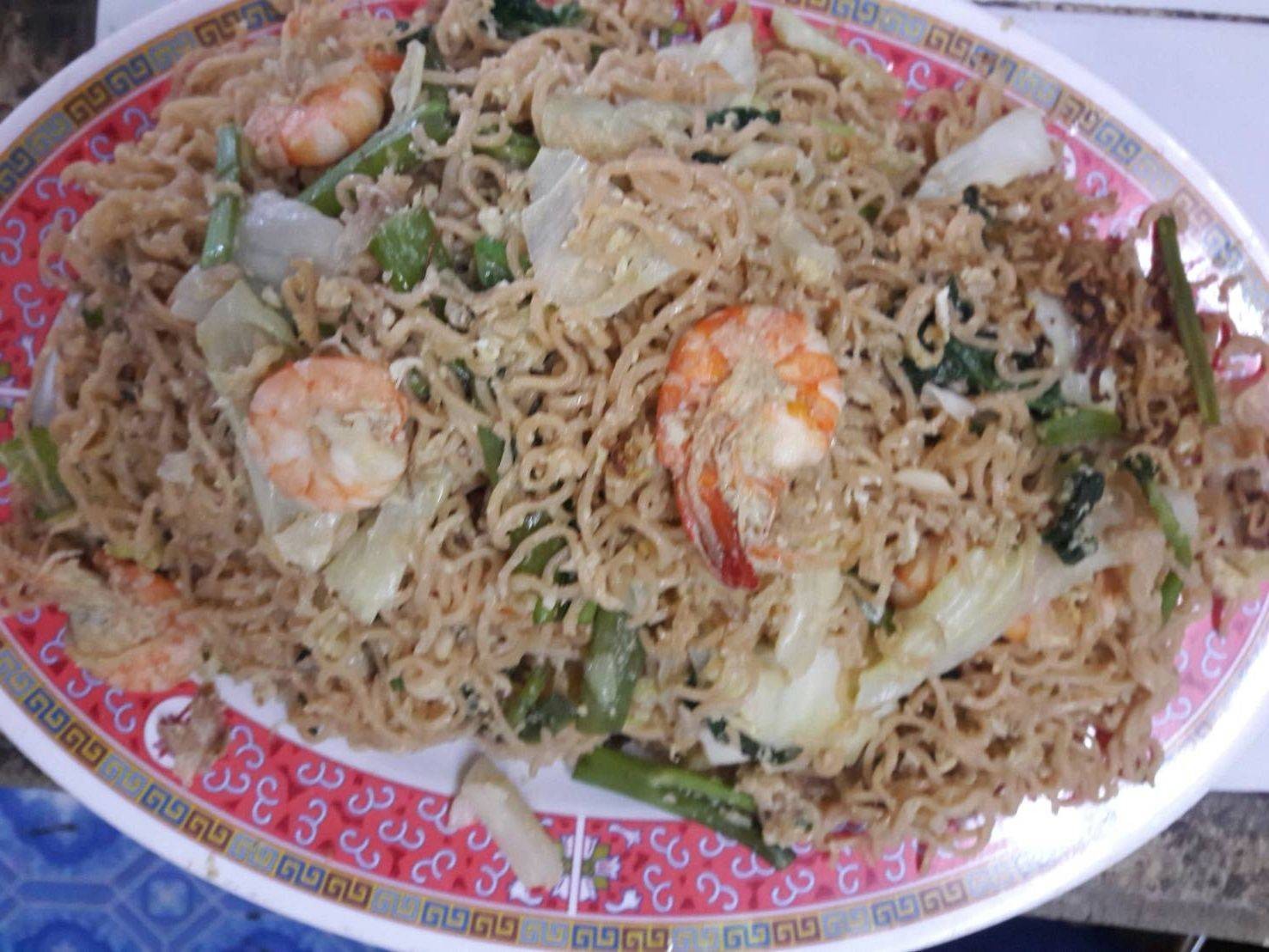 บะหมี่กึ่งสำเร็จรูปผัดจุ้งงง