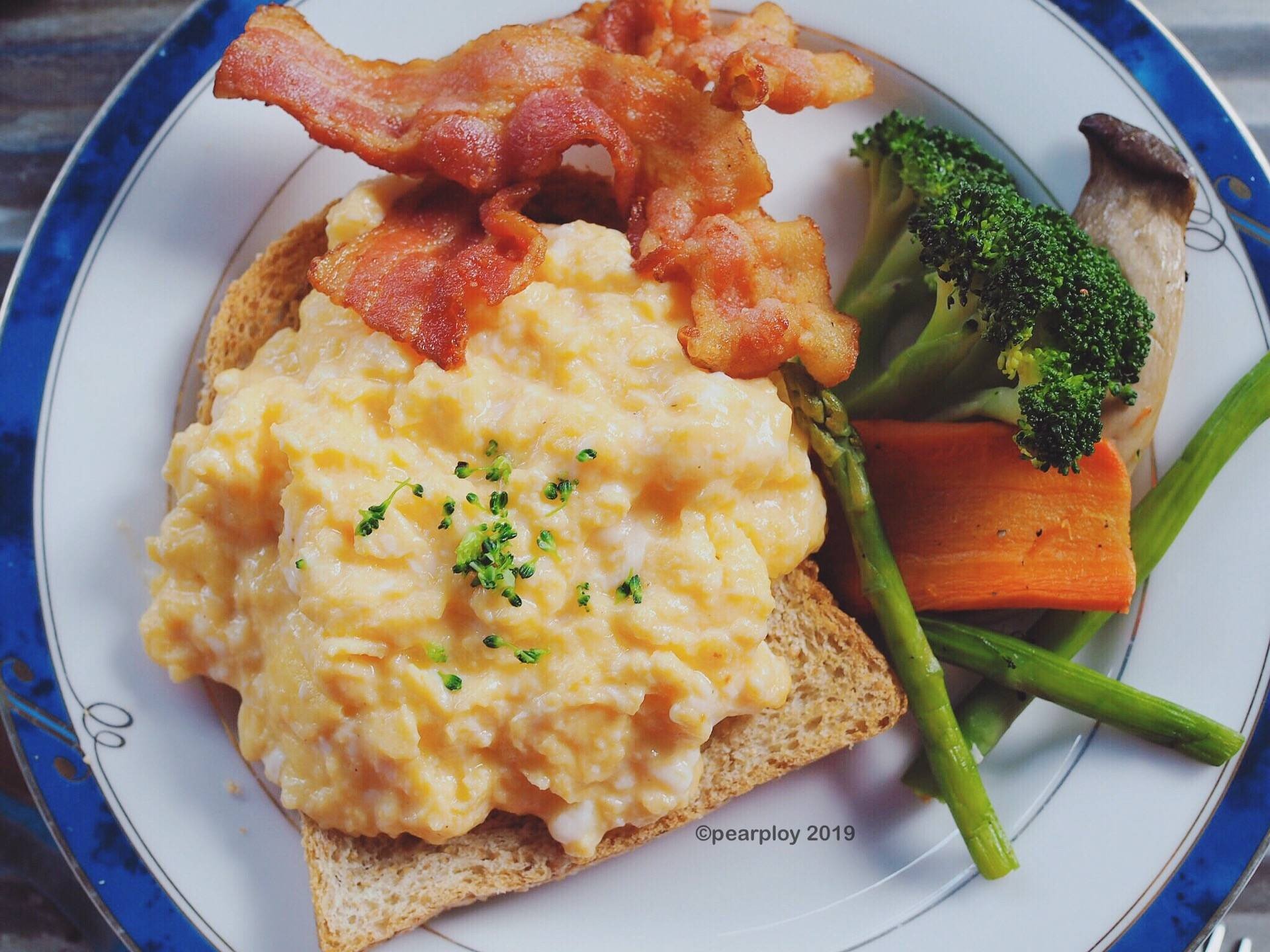 ไข่คน ซอสคนอร์ (scrambled egg)