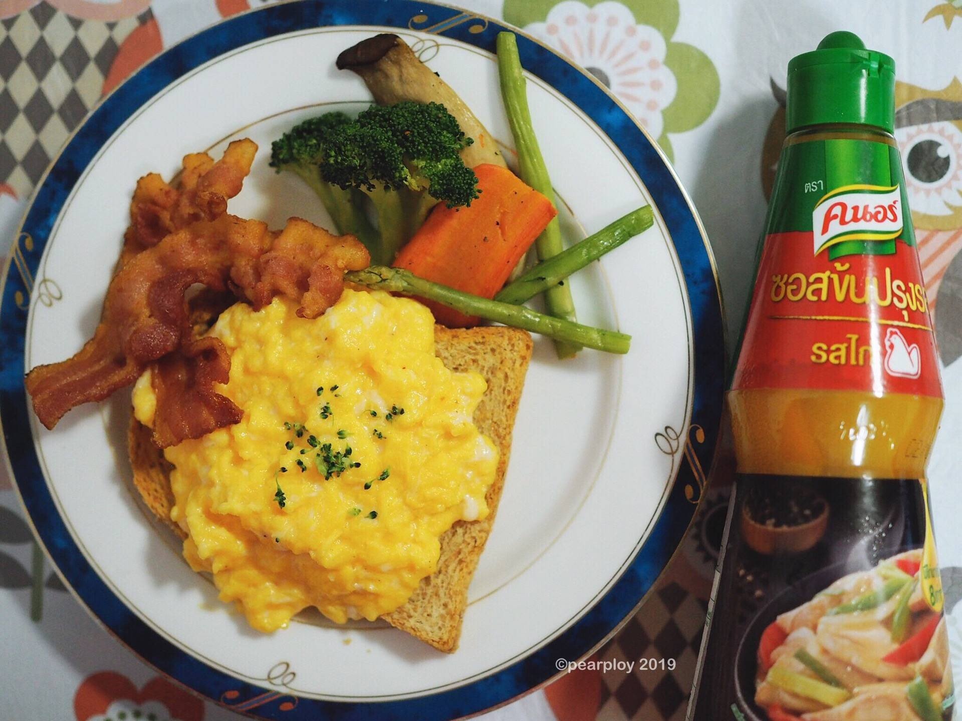 ไข่คน ซอสคนอร์ (scrambled egg)