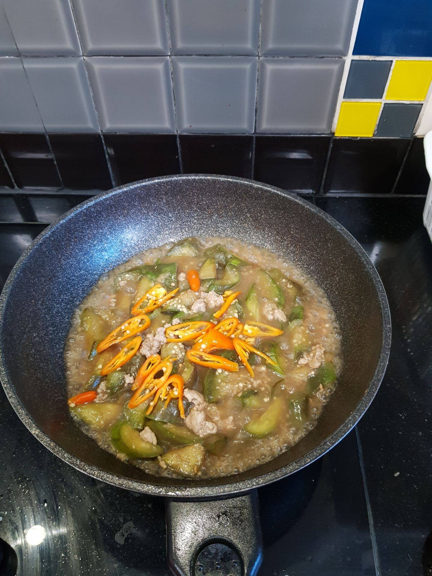 มะเขือยาวผัดพริกเหลือง