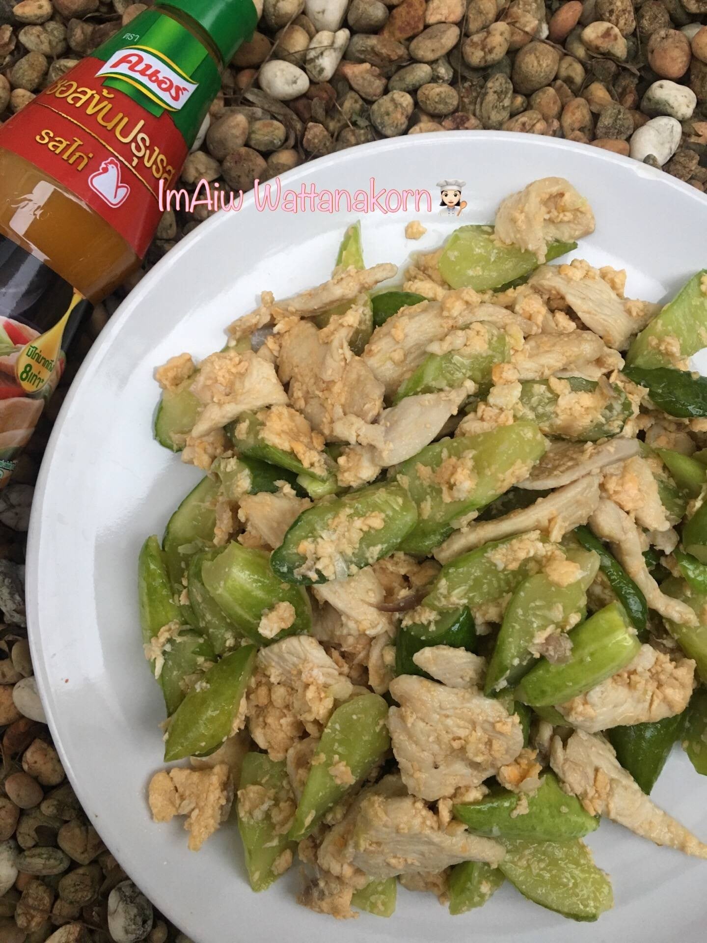 “ผัดแตงกวาไข่ใส่อกไก่"