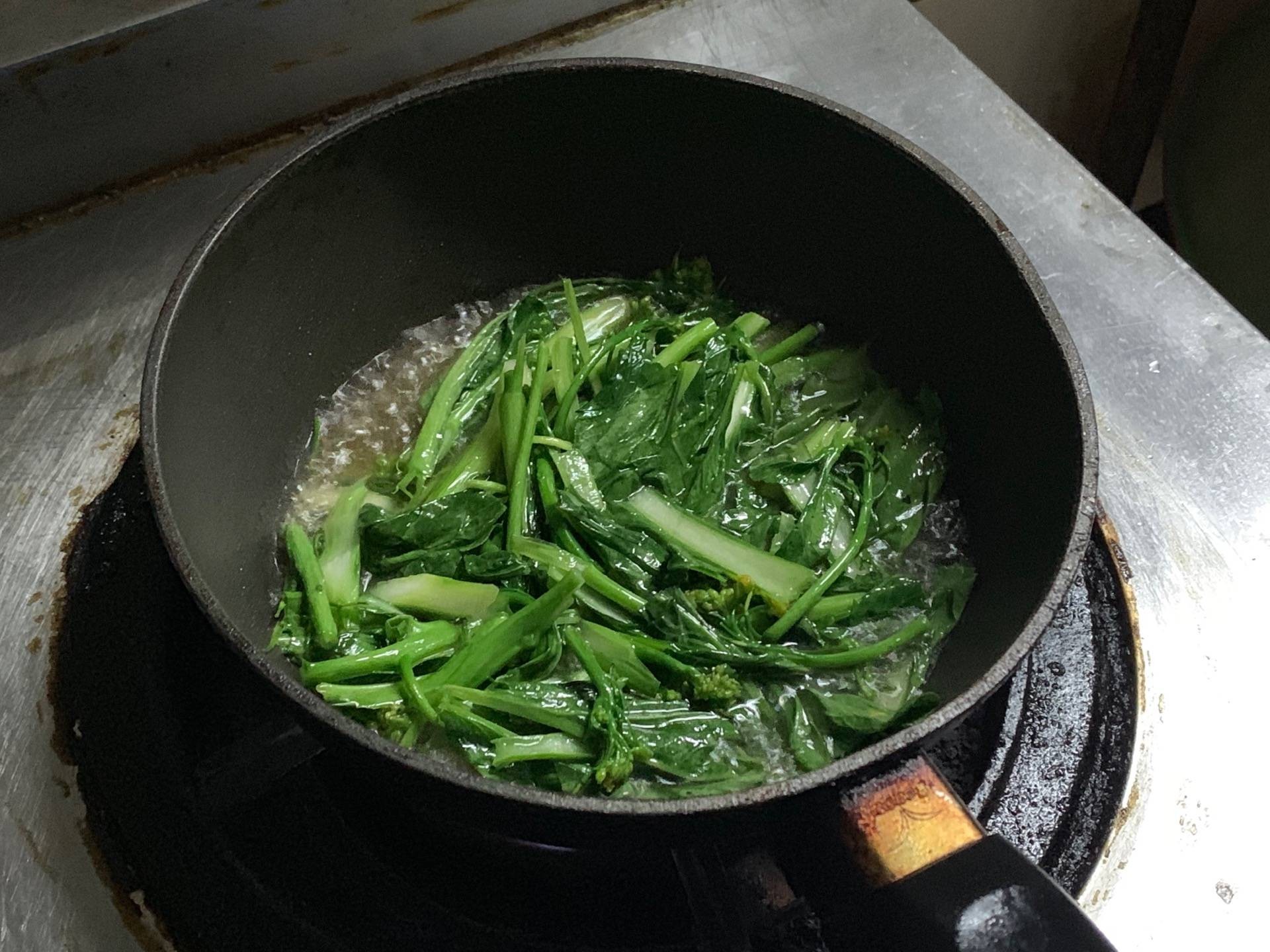 ผัดผักกวางตุ้ง