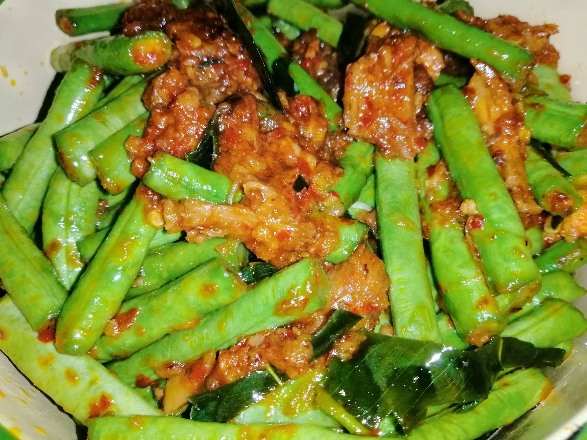 ถั่วฝักยาวผัดพริกแกง​