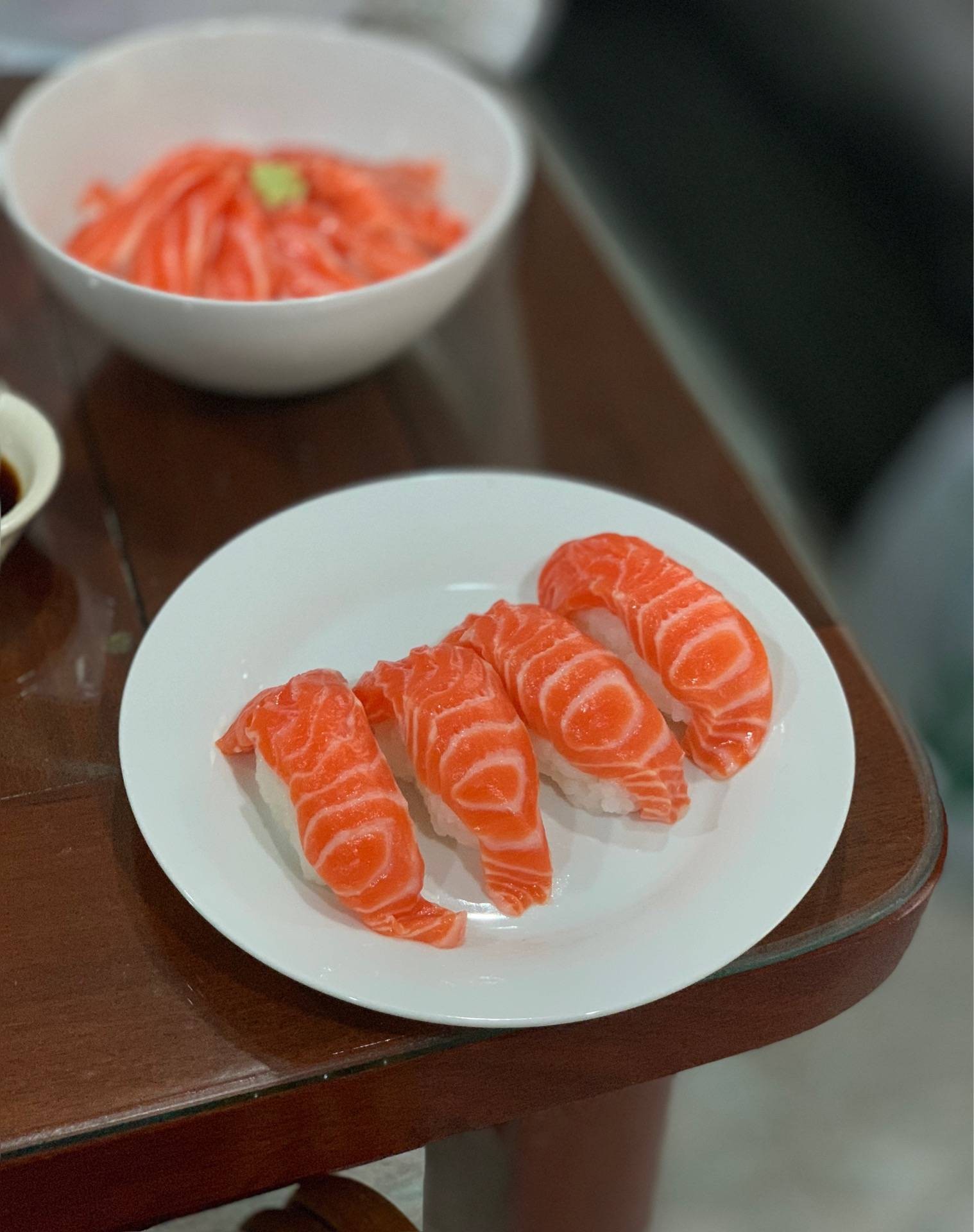 Salmondonburi & Sushi
