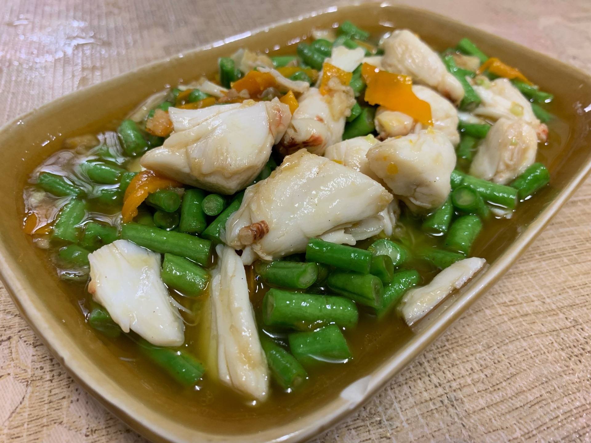 เนื้อปูก้อนผัดพริกเหลือง