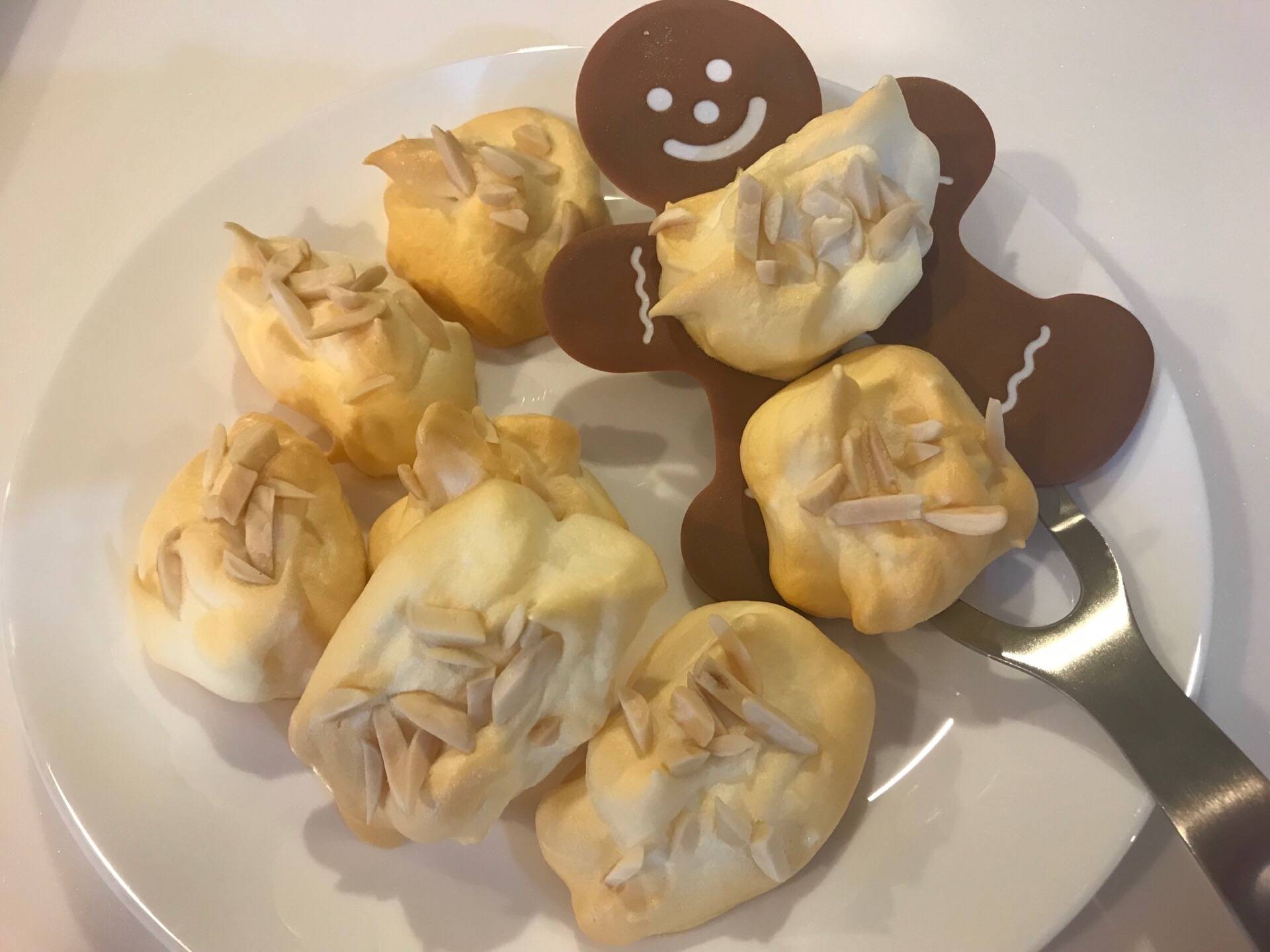 Almond Meringue