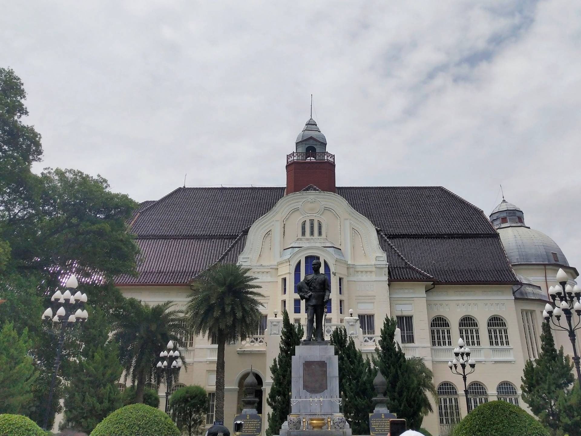 ด้านหน้าพระราชวัง