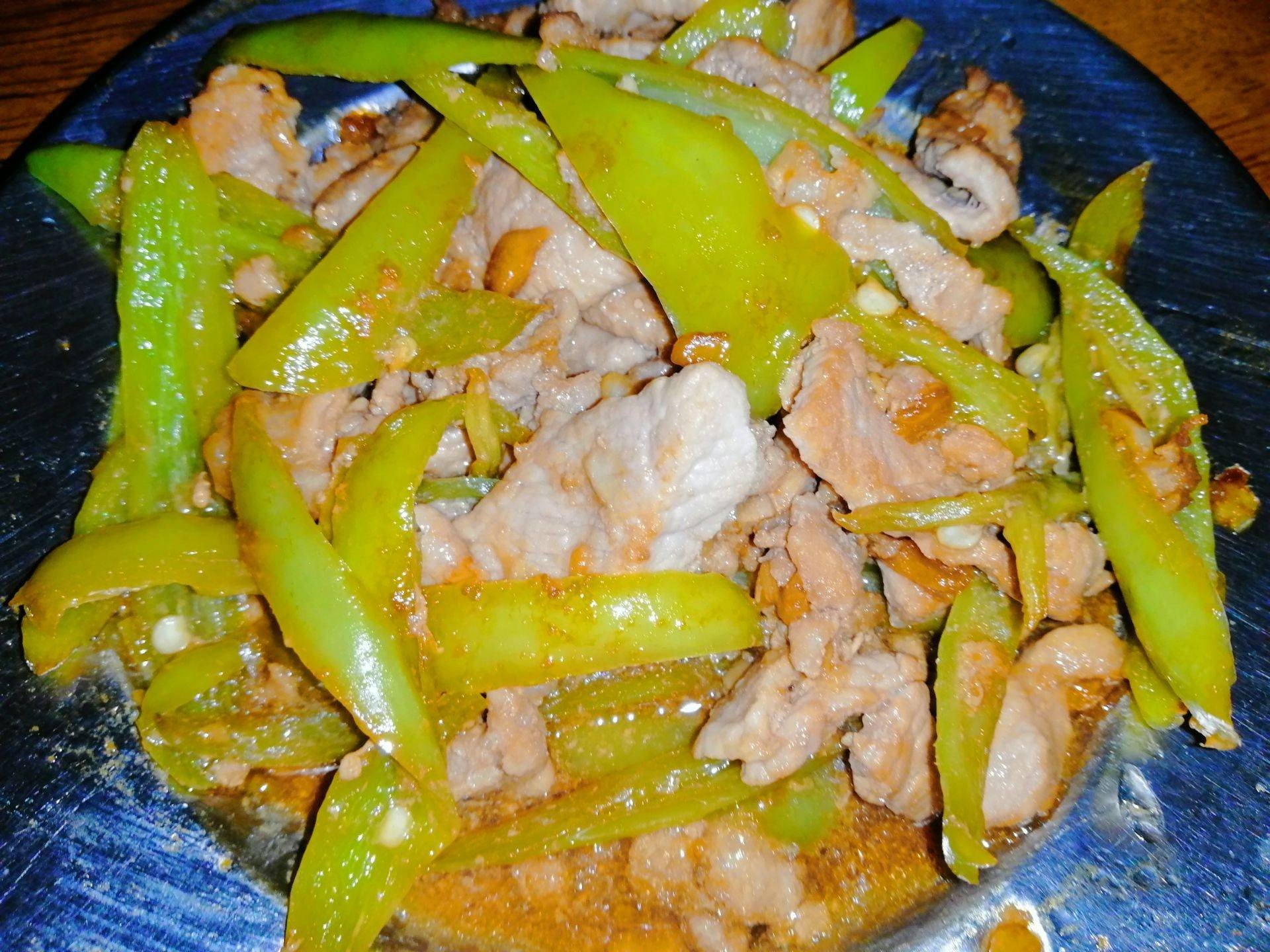 หมูชิ้นผัดพริกหยวก