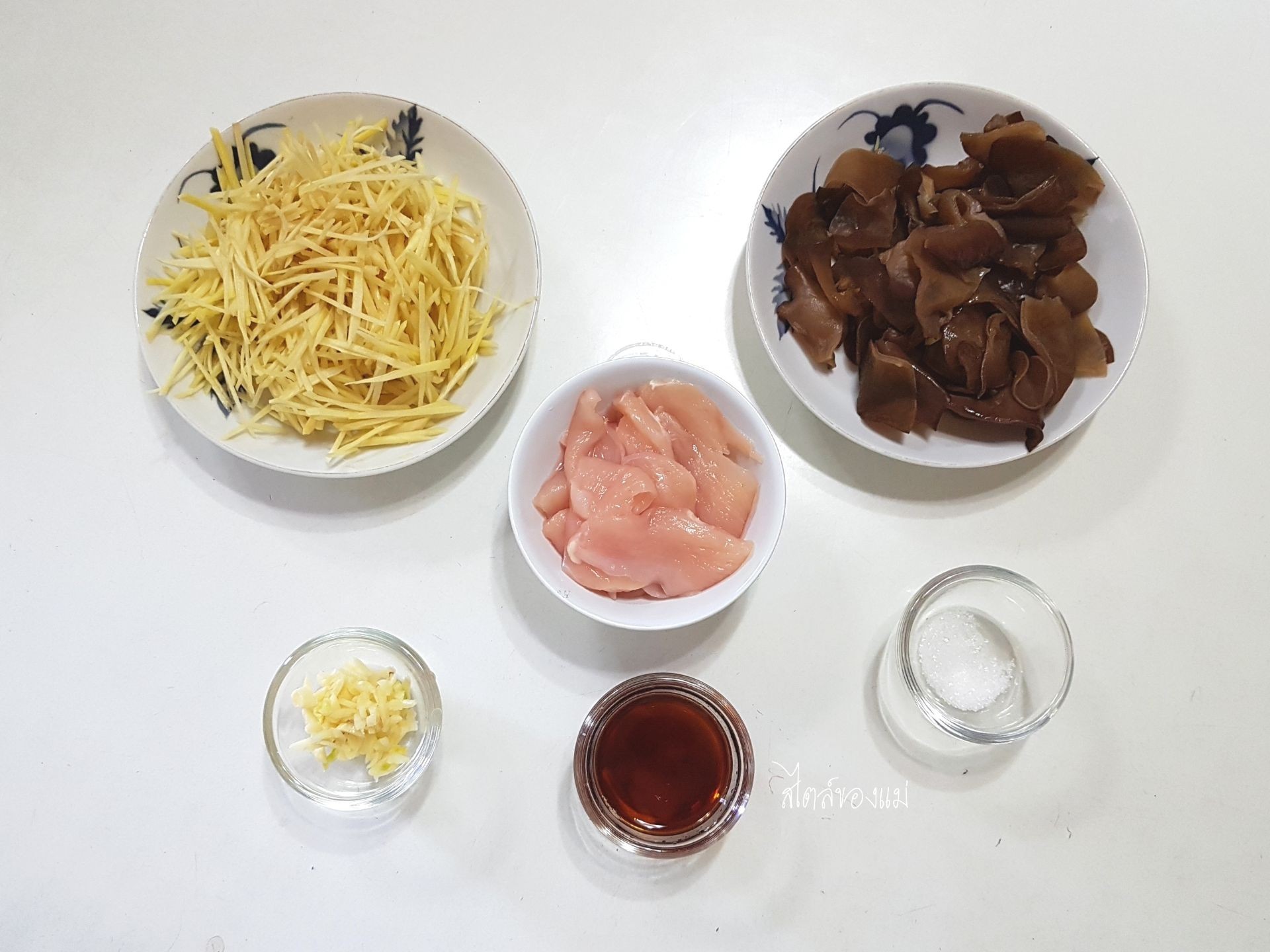 อกไก่ผัดขิง