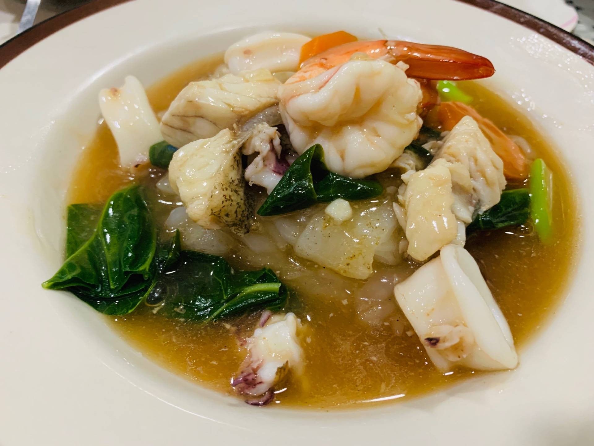 ราดหน้าทะเลน้ำมันงา