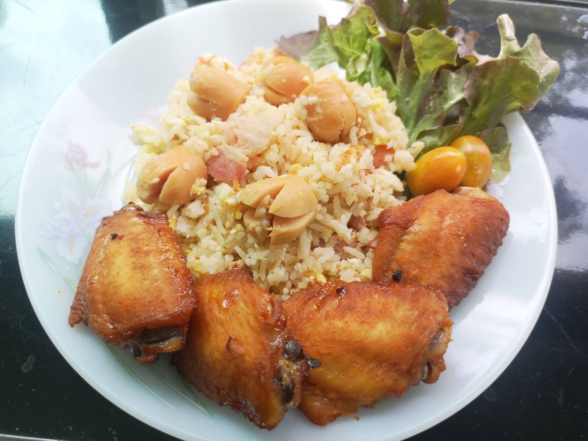 ข้าวผัดเบค่อนไส้กรอก