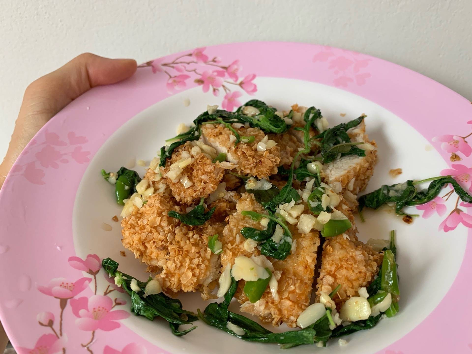 ไก่กรอบซอสกะเพรา