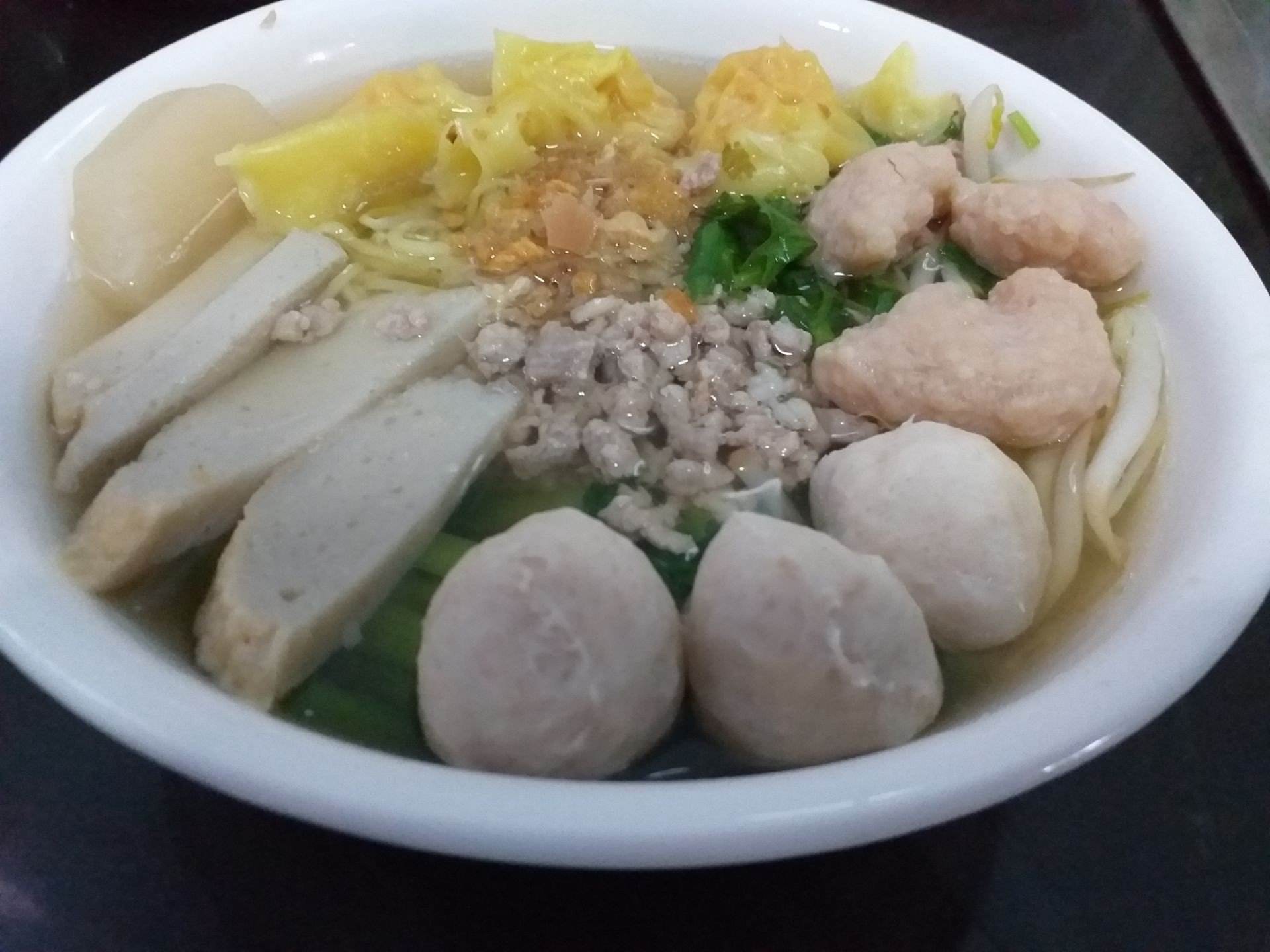 บะหมี่เกี๊ยวต้มยำน้ำใส
