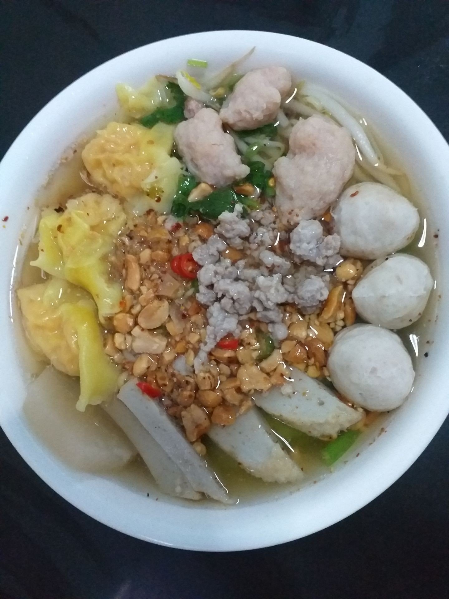 บะหมี่เกี๊ยวต้มยำน้ำใส