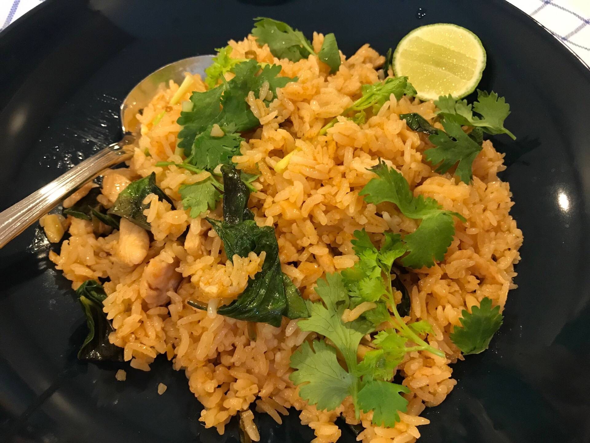 ข้าวผัดต้มยำไก่