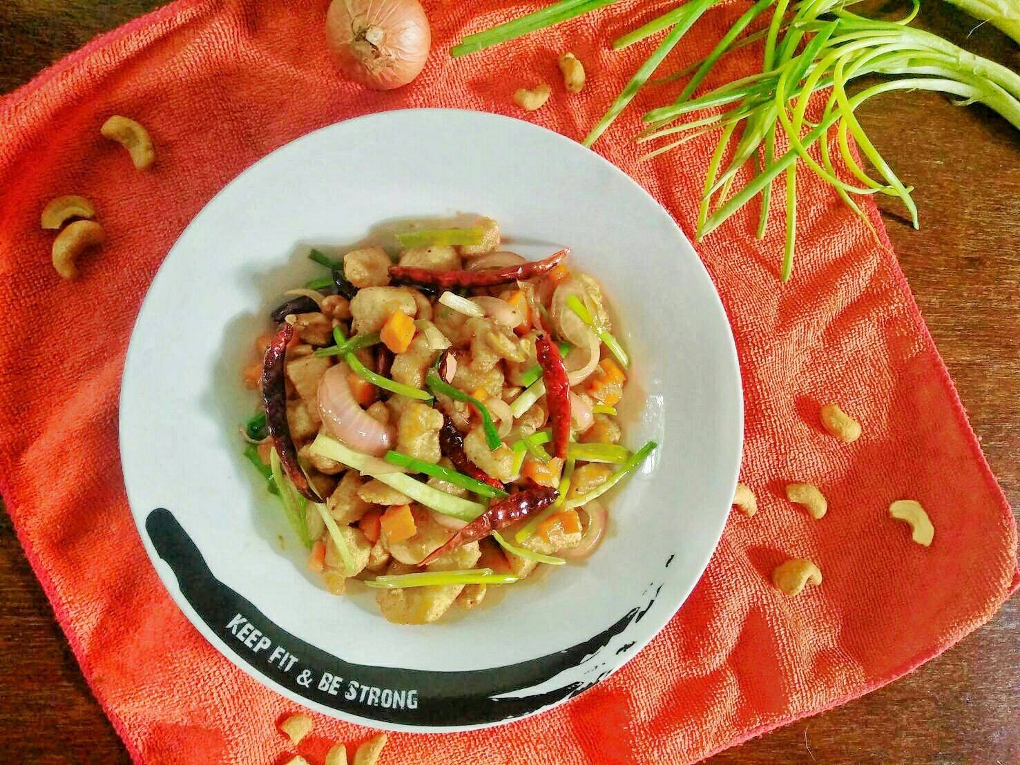 ไก่ผัดเม็ดมะม่วงหิมพานต์