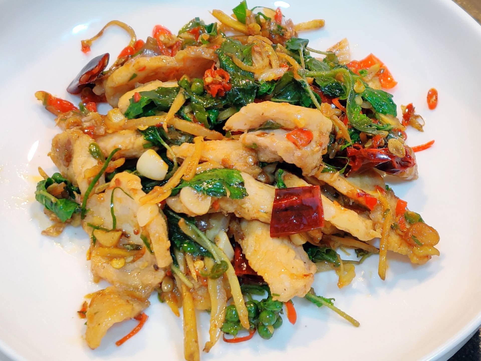 จระเข้ผัดขี้เมา กะเพราแดง