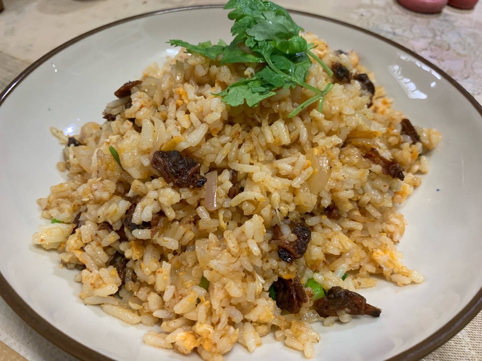 ข้าวผัดหอยลายปุ้มปุ้ย