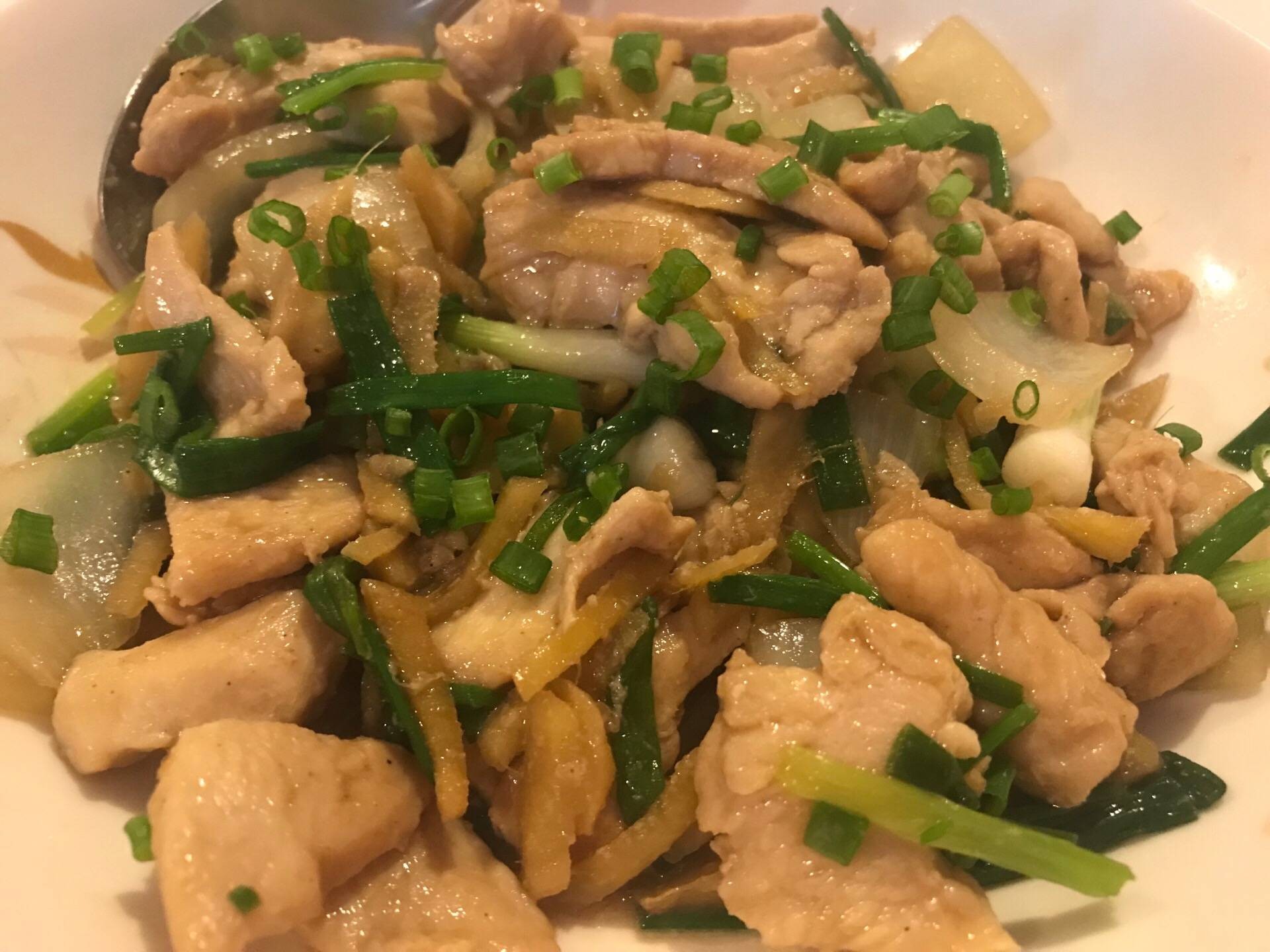 ไก่ผัดขิงใส่หอมใหญ่