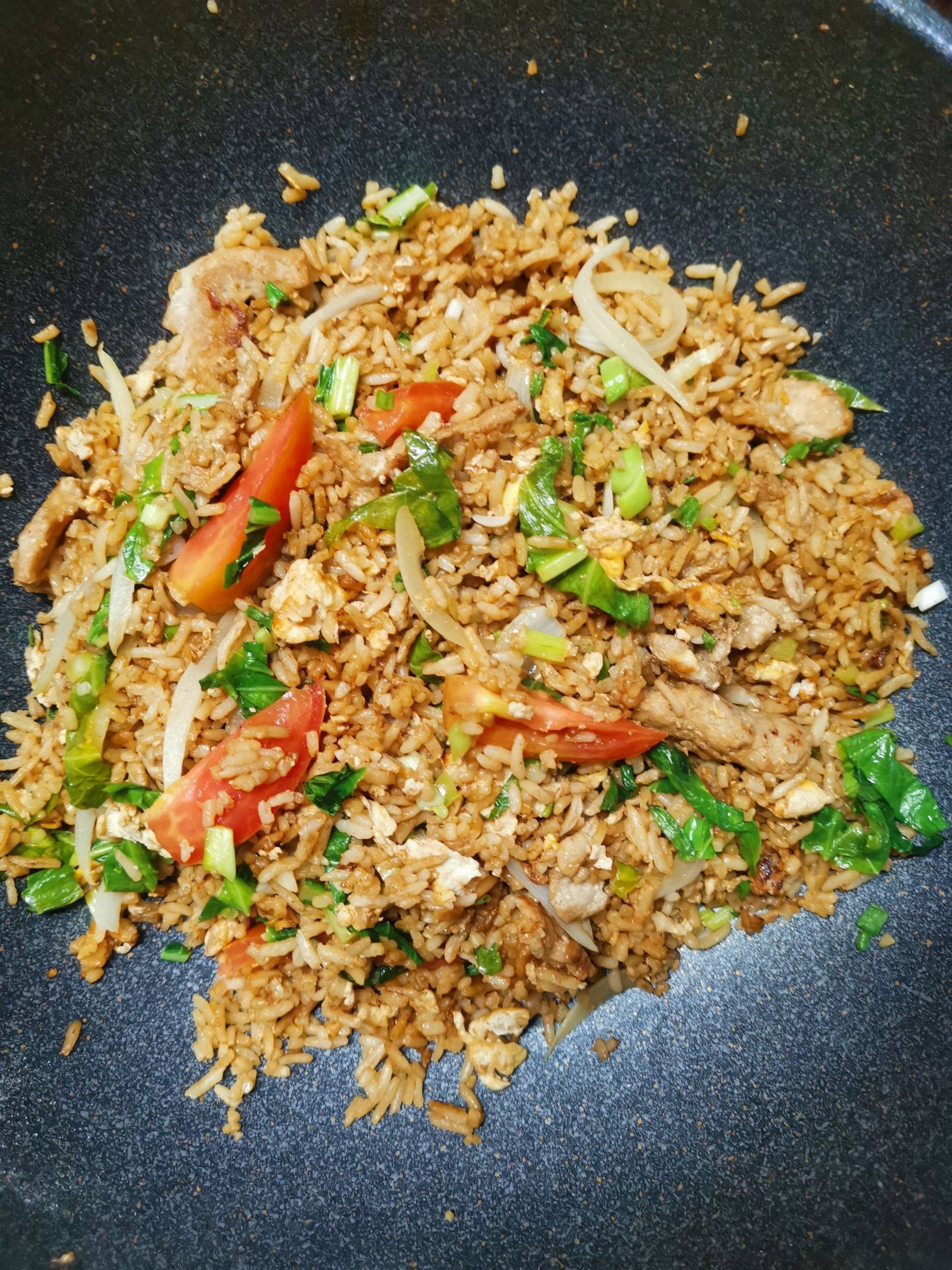 ข้าวผัดรถไฟ (ข้าวผัดซีอิ๊ว)​