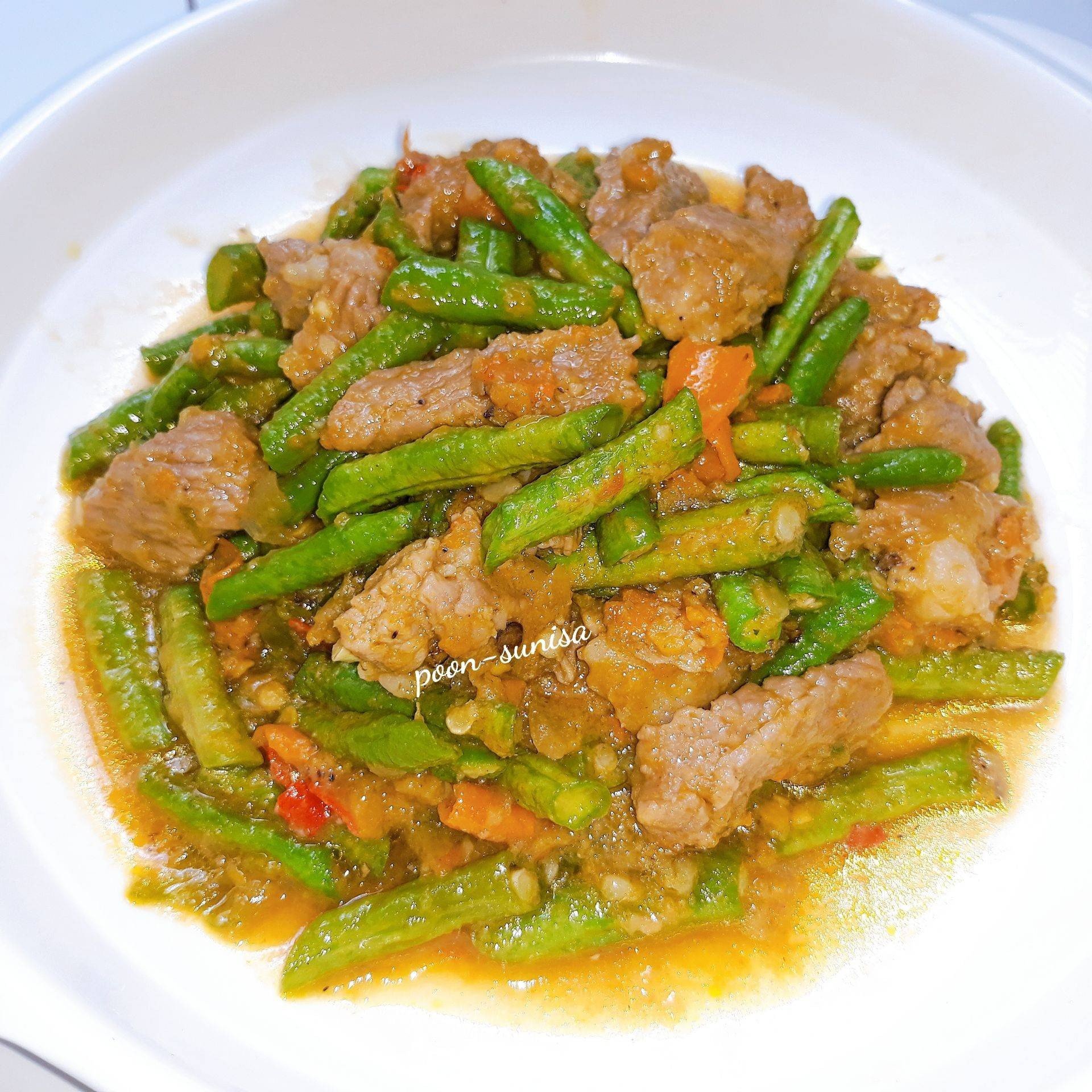 หมูผัดกะปิถั่วฝักยาว