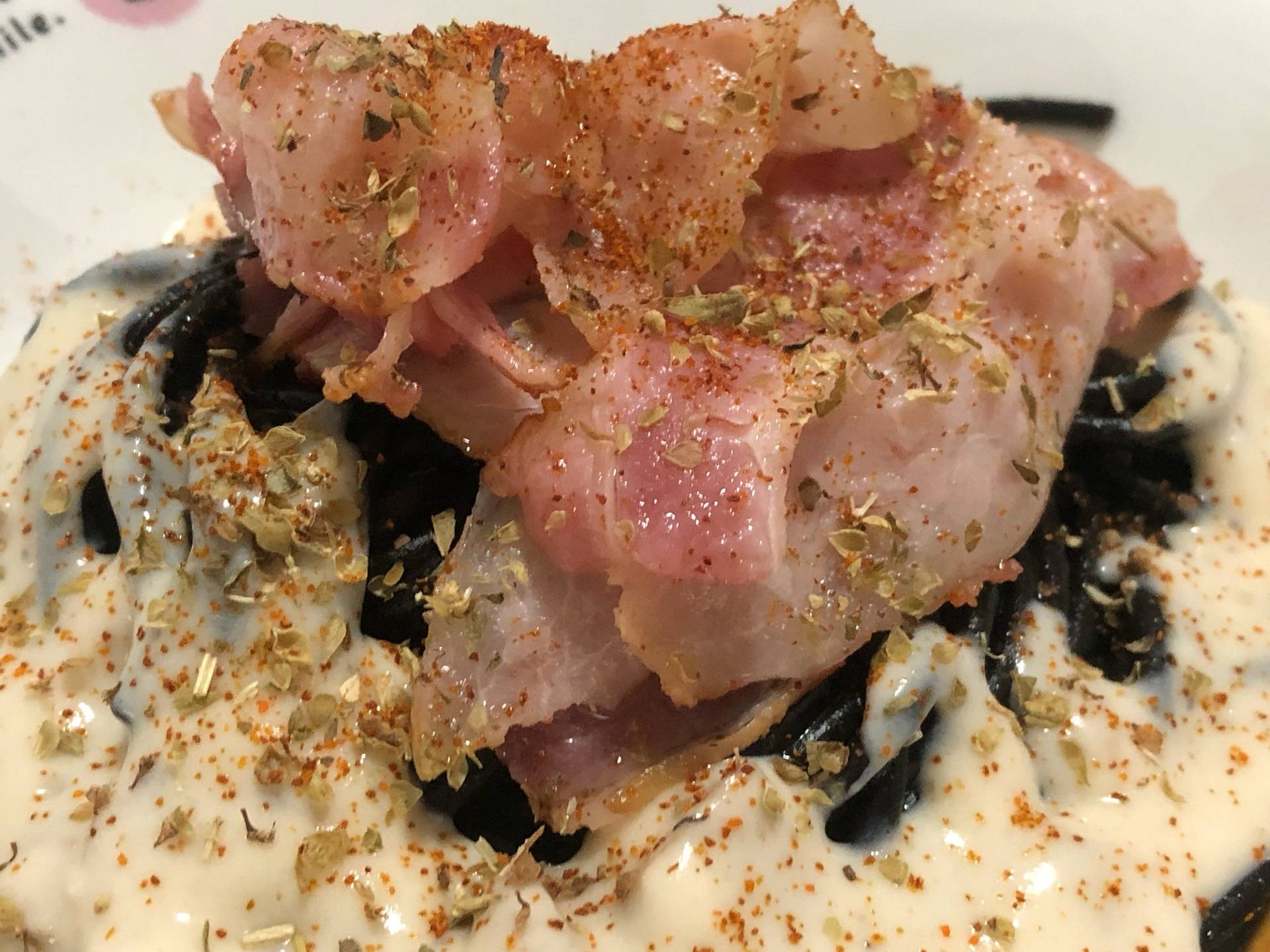 สปาเกตตี้เส้นดำคาโบนารา